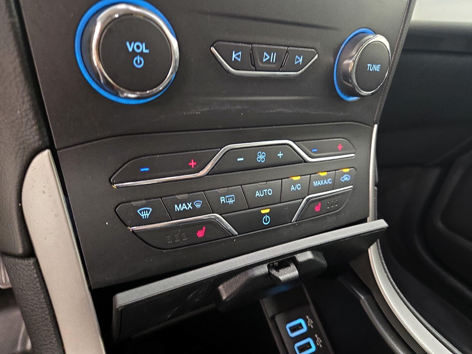 Thumbnail: 2020 Ford Edge - 17