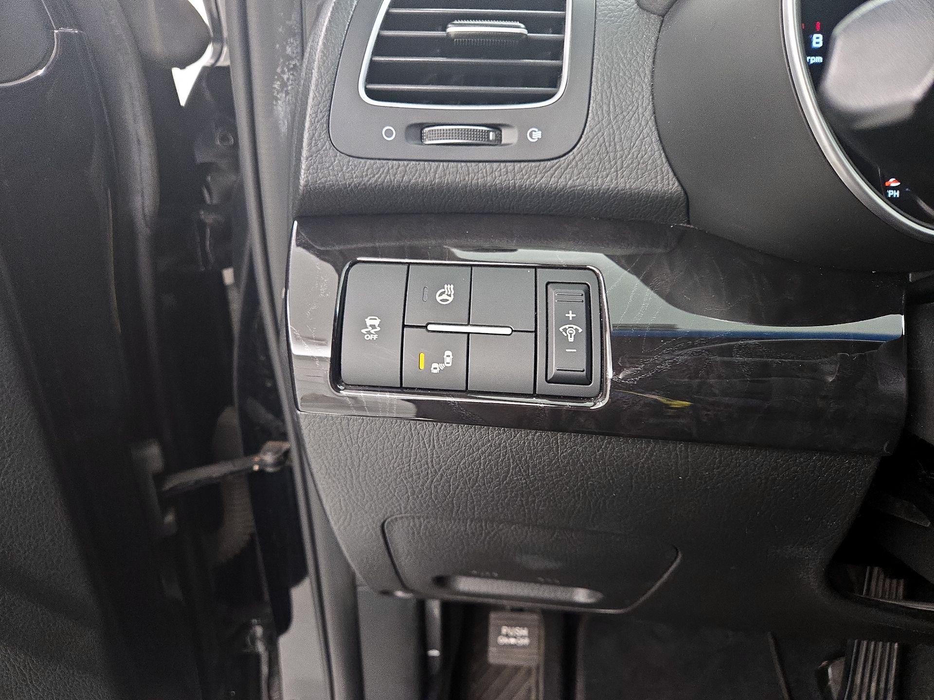 Thumbnail: 2015 Kia Sorento - 13