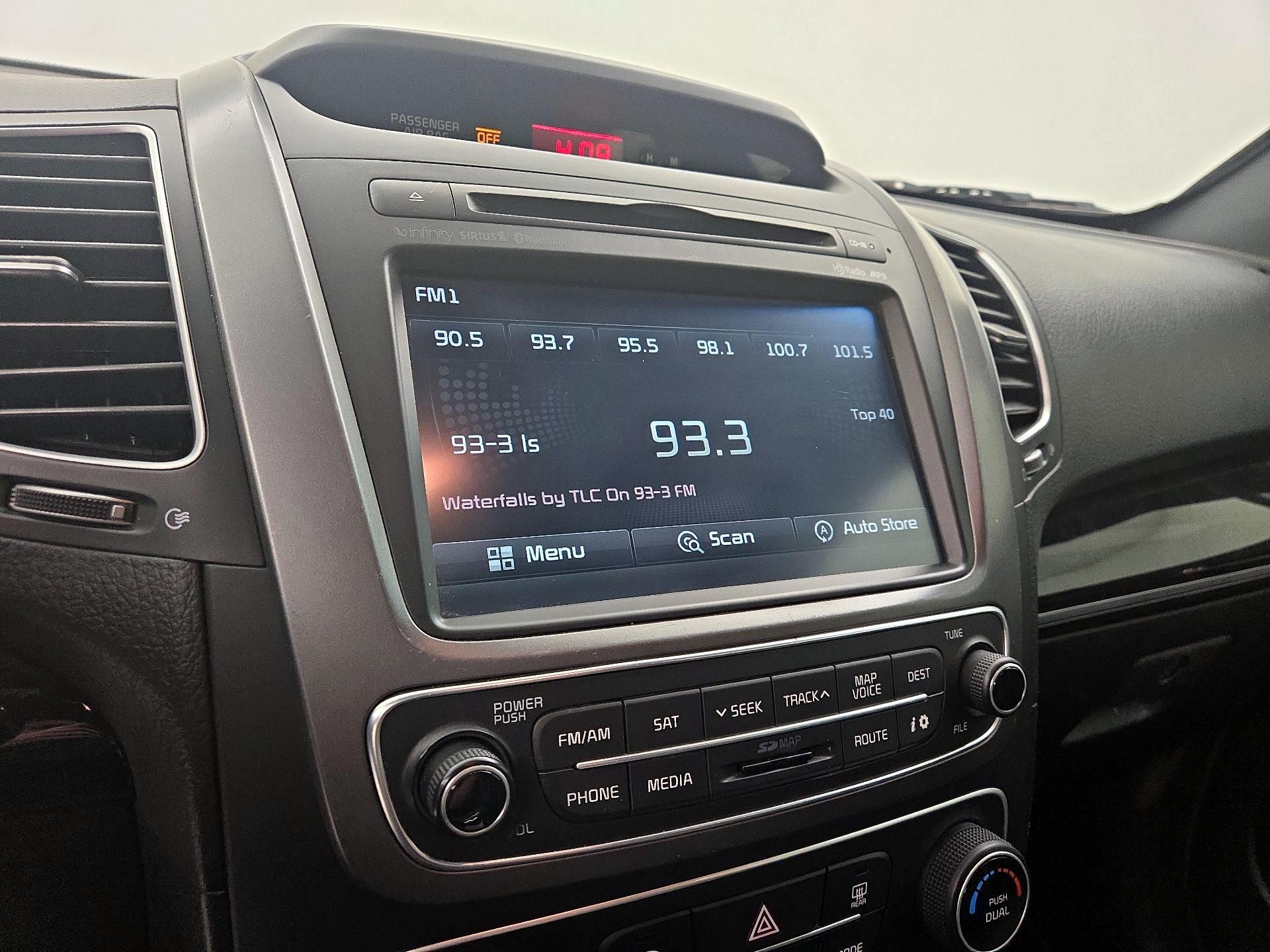 Thumbnail: 2015 Kia Sorento - 15