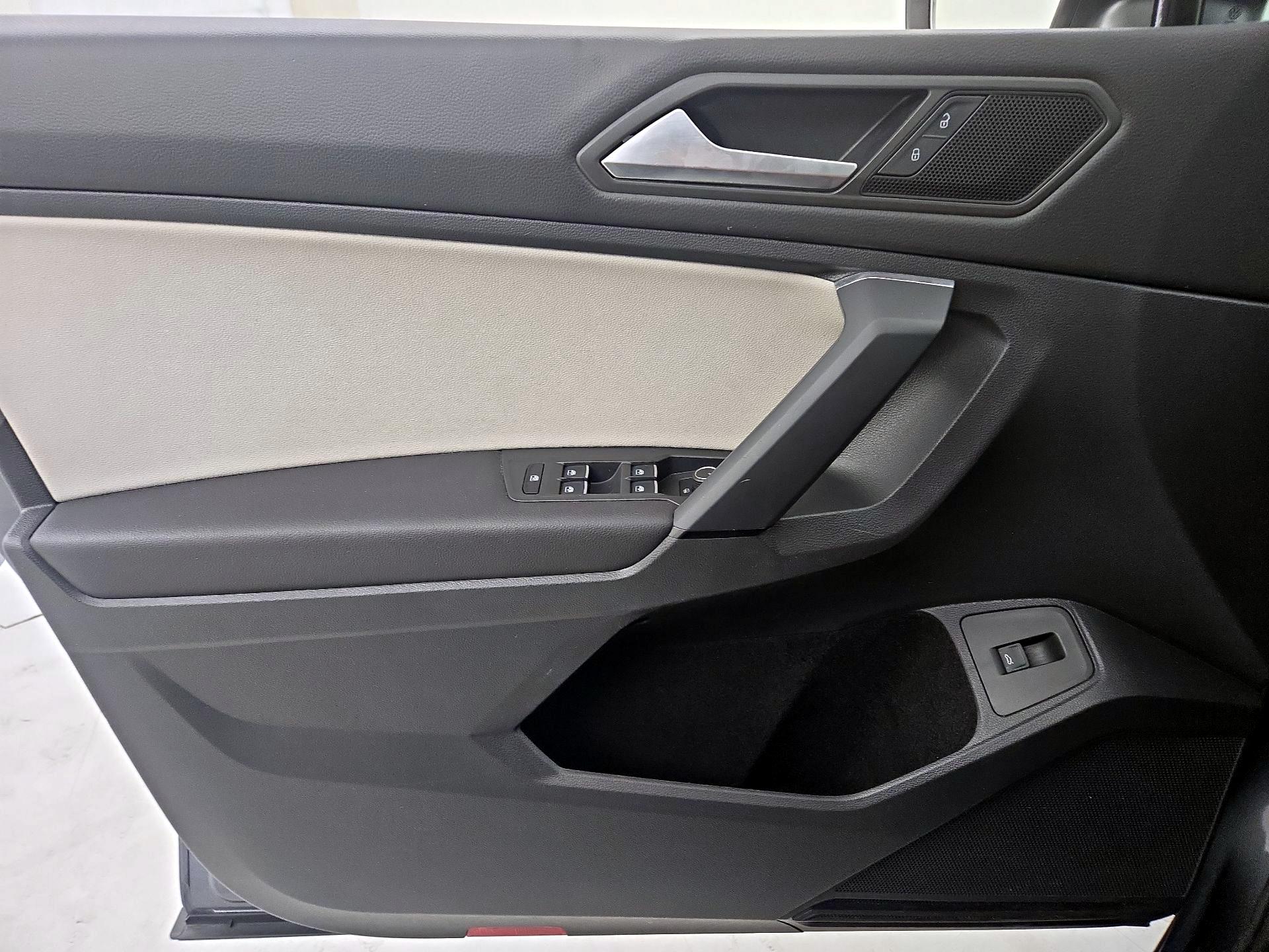 Thumbnail: 2019 Volkswagen Tiguan - 12