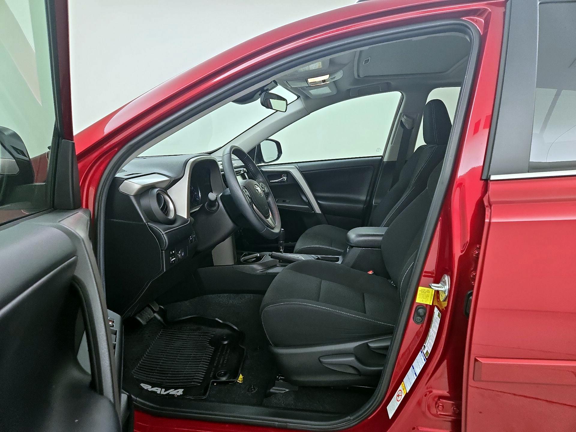 Thumbnail: 2018 Toyota RAV4 - 11