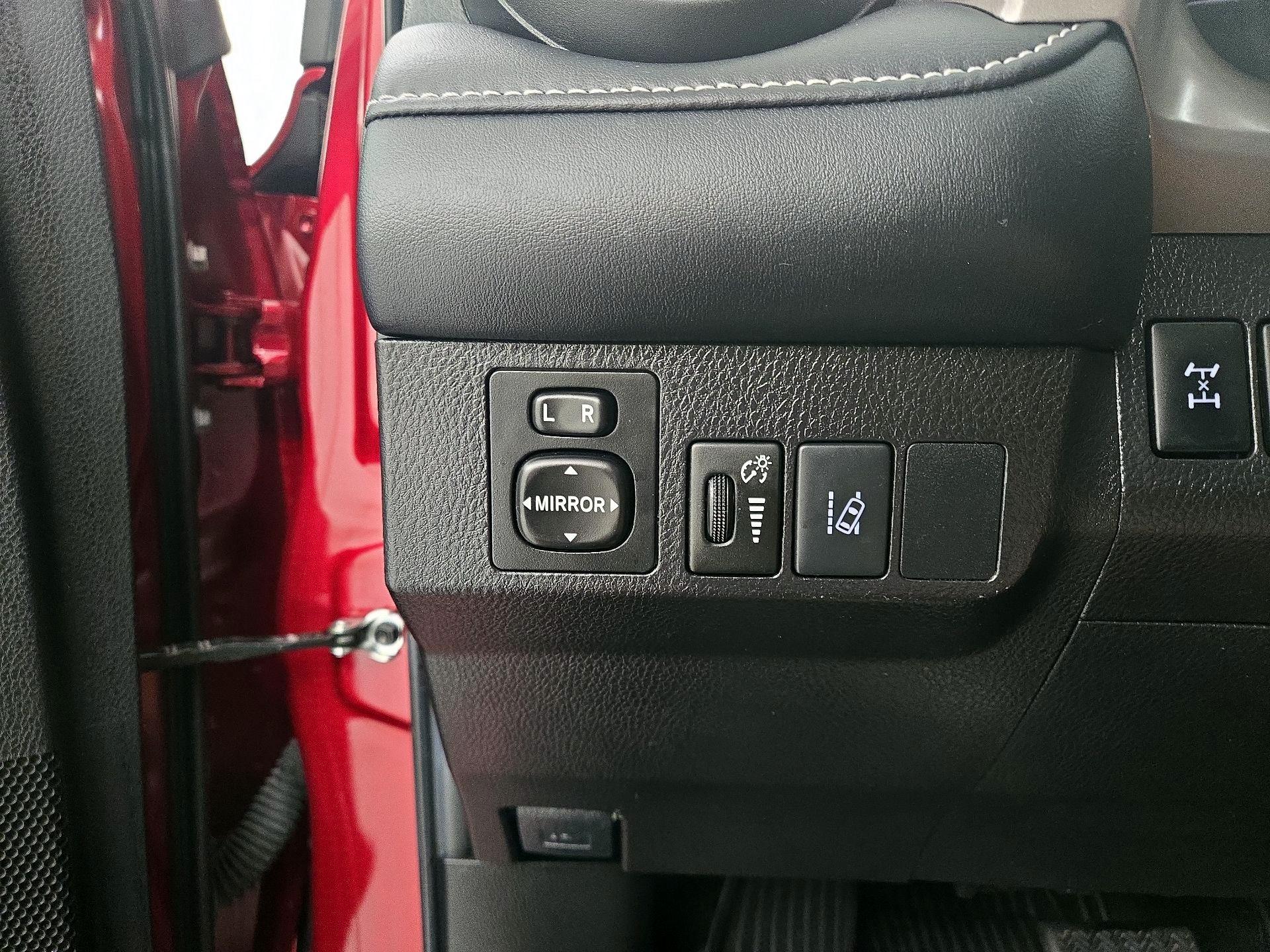 Thumbnail: 2018 Toyota RAV4 - 13