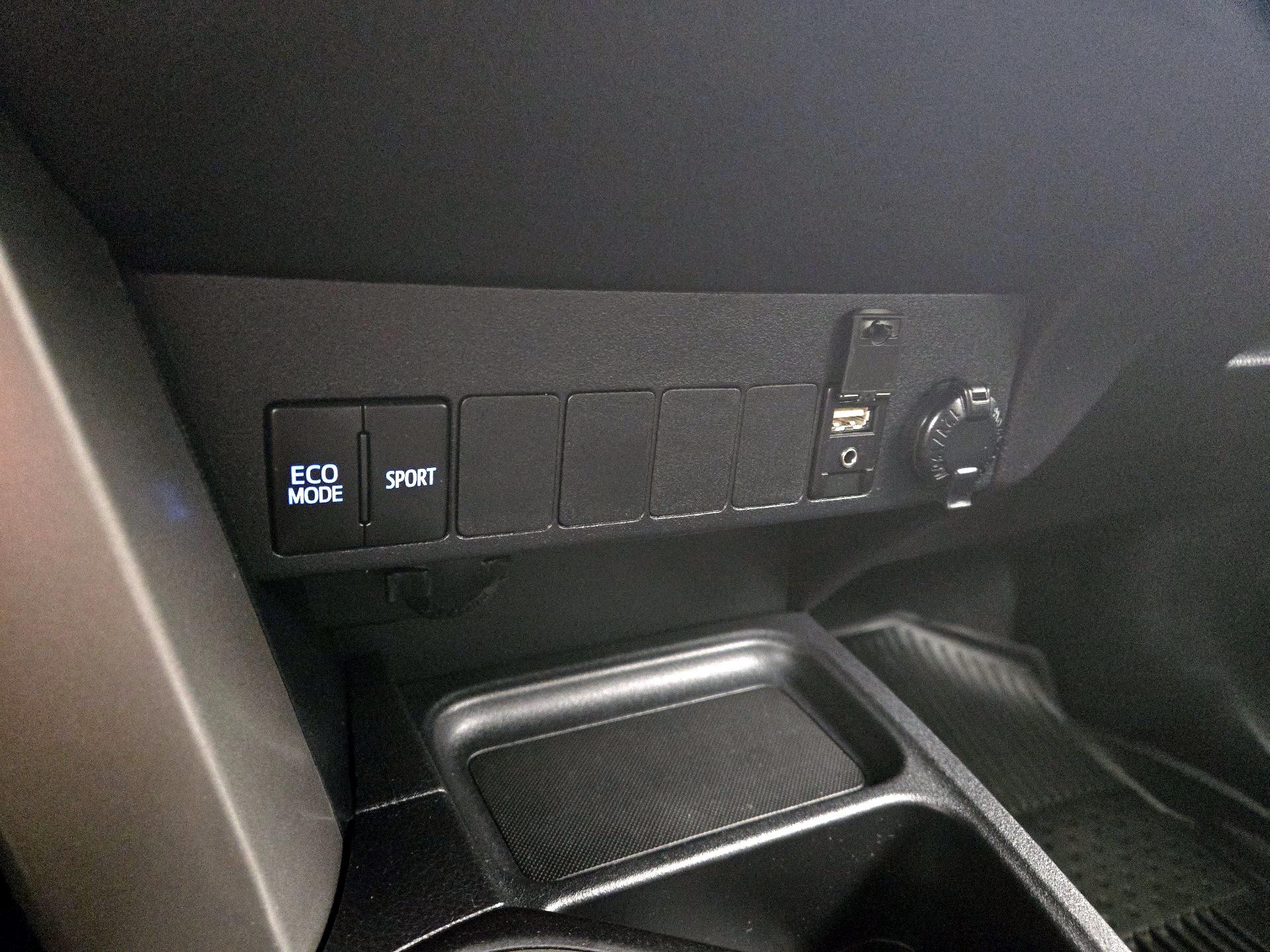 Thumbnail: 2018 Toyota RAV4 - 18