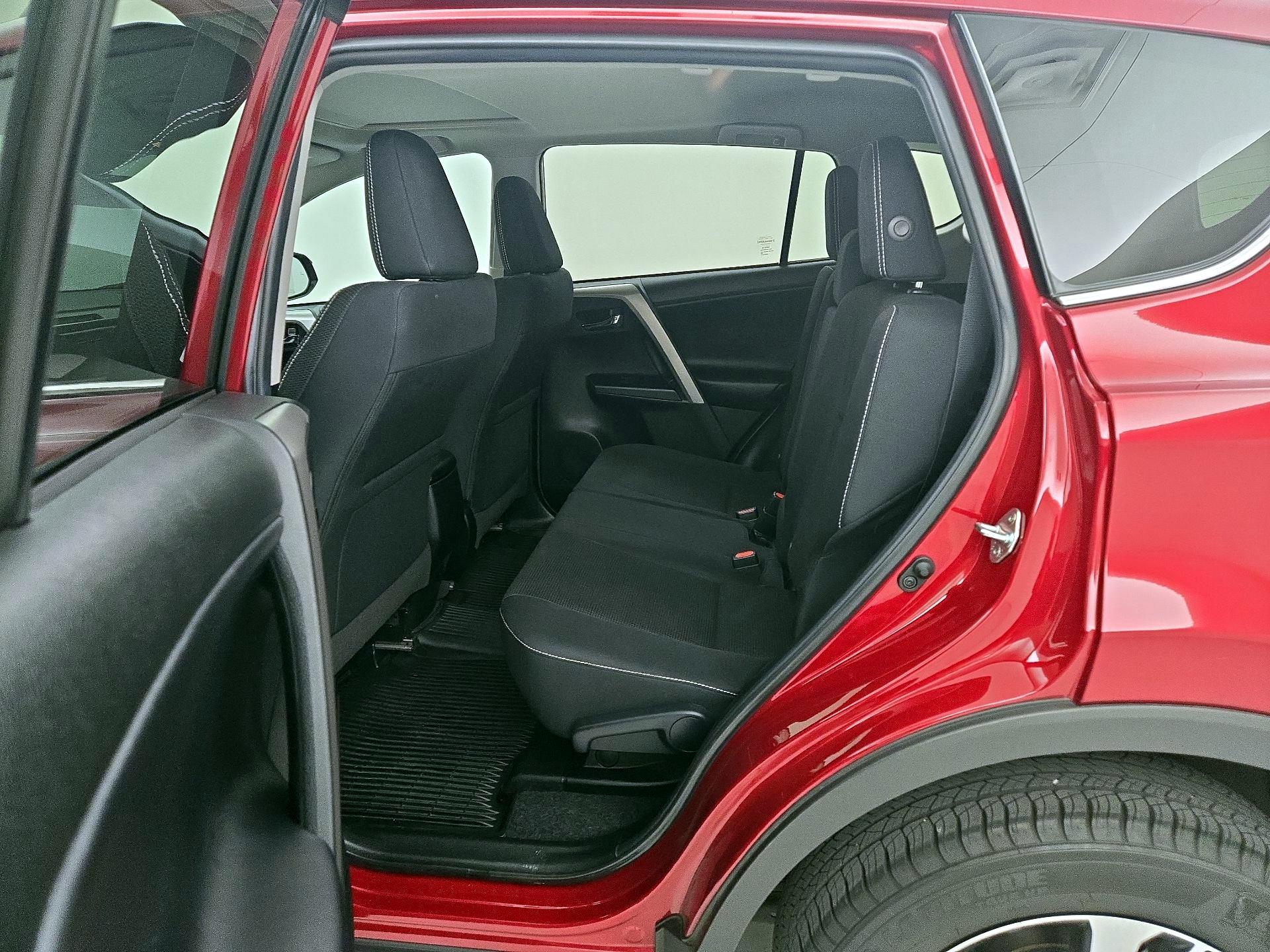 Thumbnail: 2018 Toyota RAV4 - 20