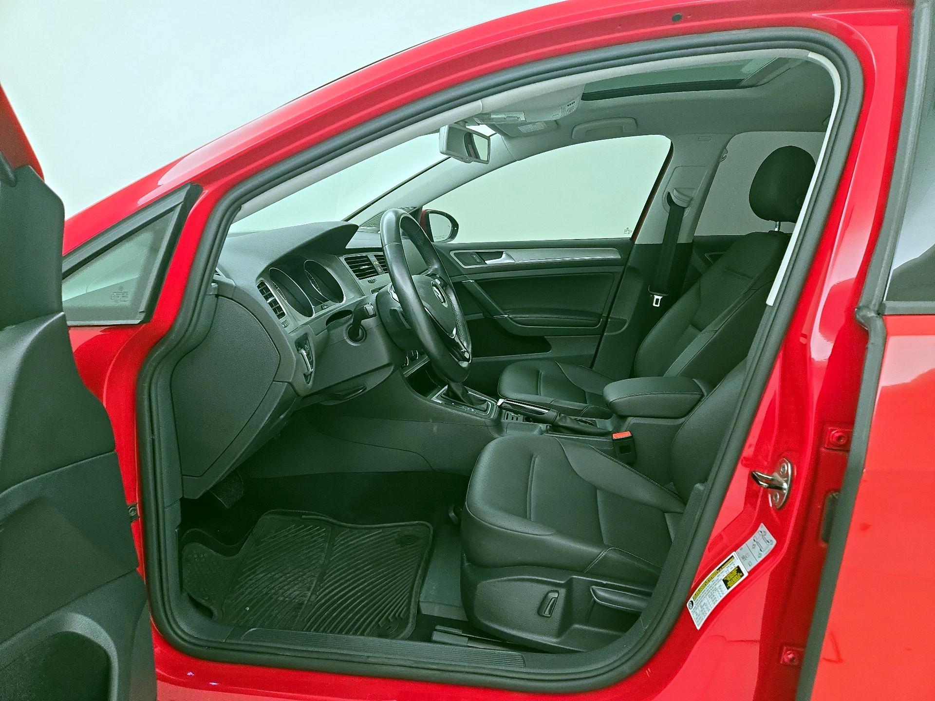 Thumbnail: 2016 Volkswagen Golf - 11