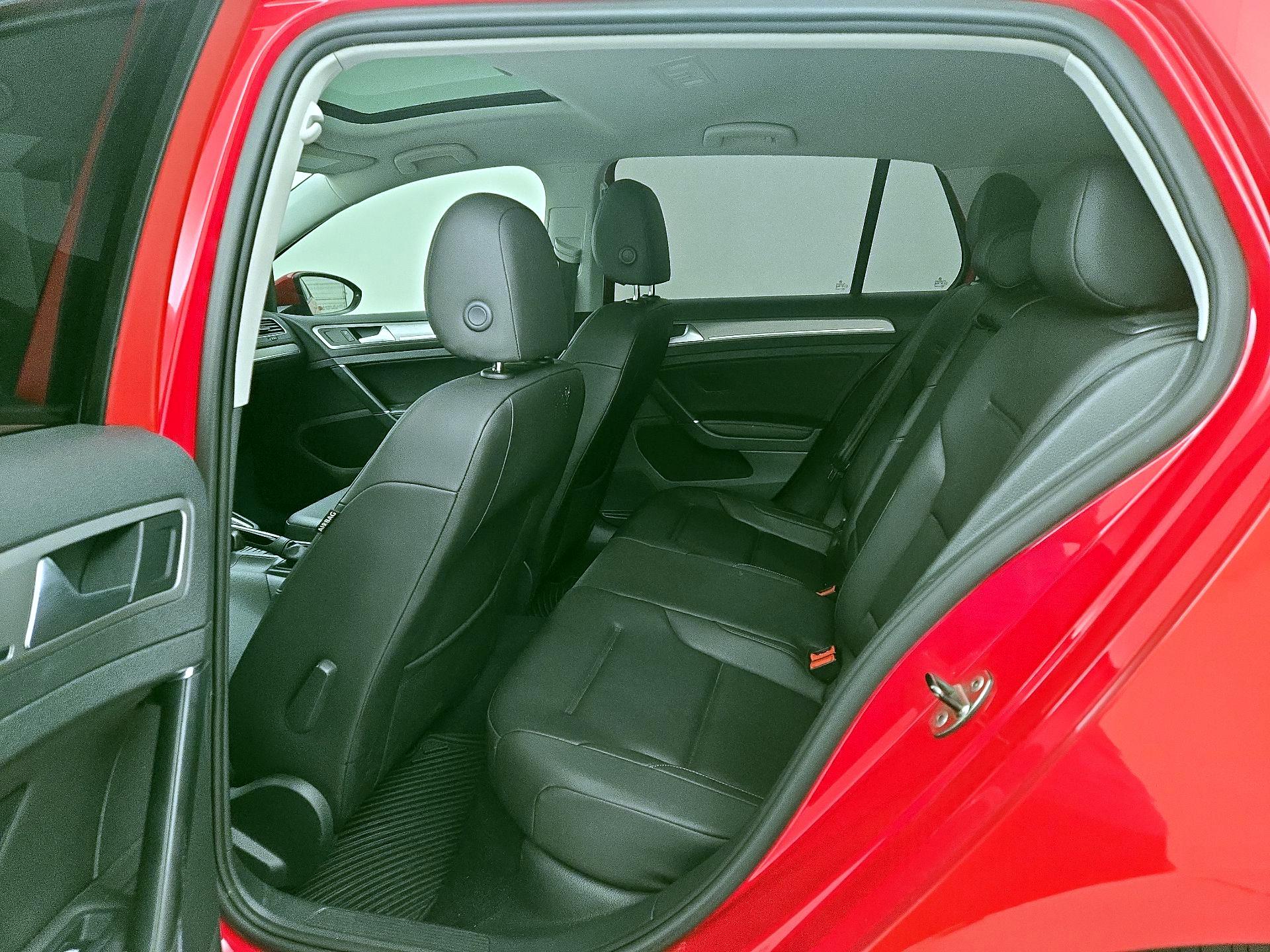Thumbnail: 2016 Volkswagen Golf - 20