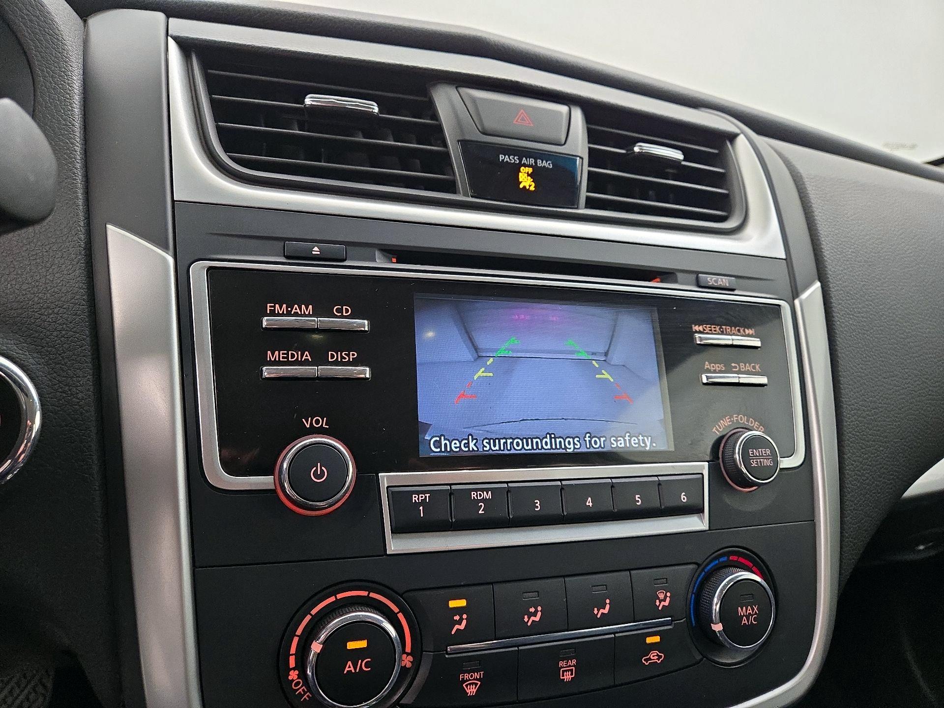 Thumbnail: 2016 Nissan Altima - 14
