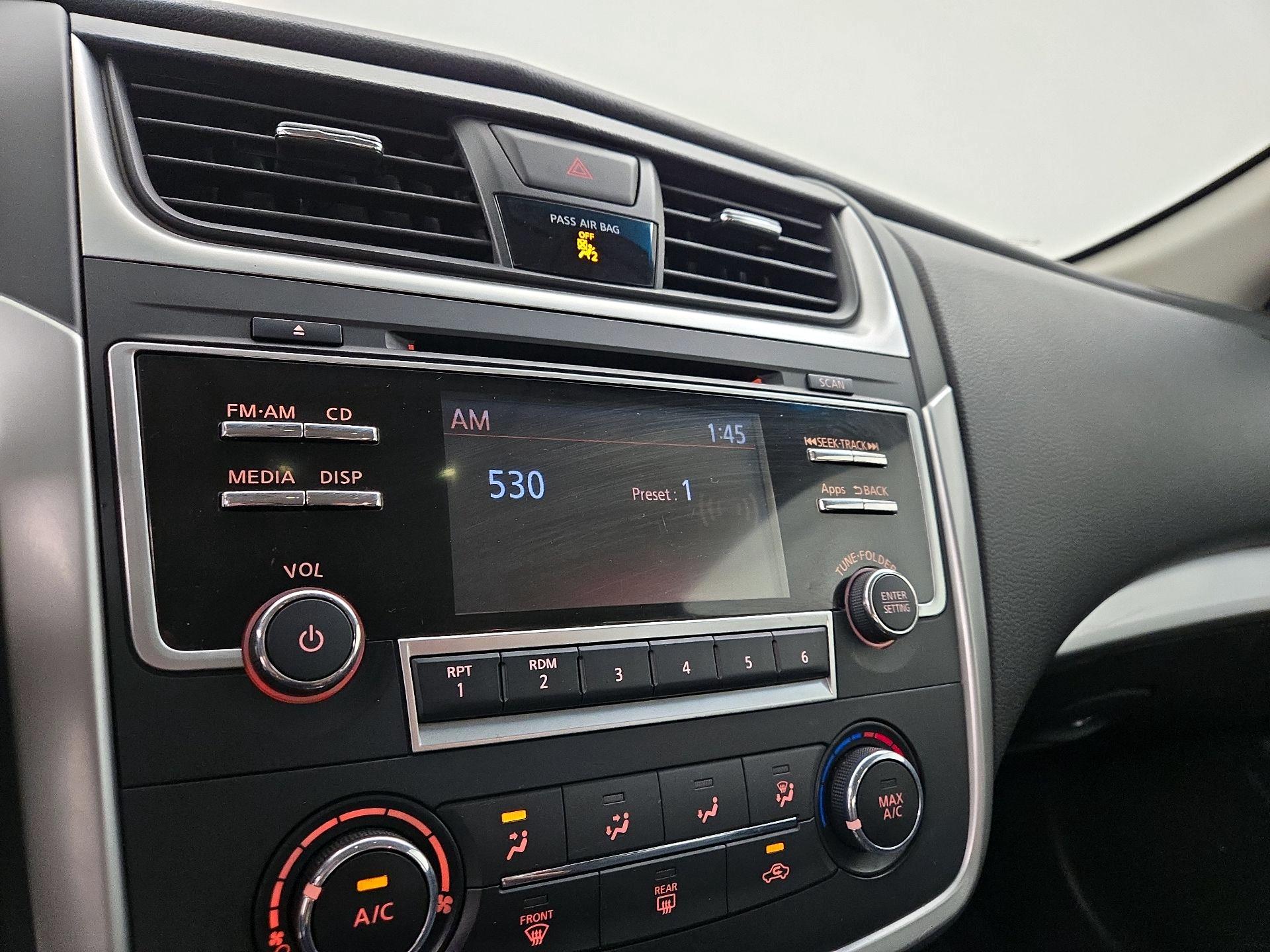 Thumbnail: 2016 Nissan Altima - 15