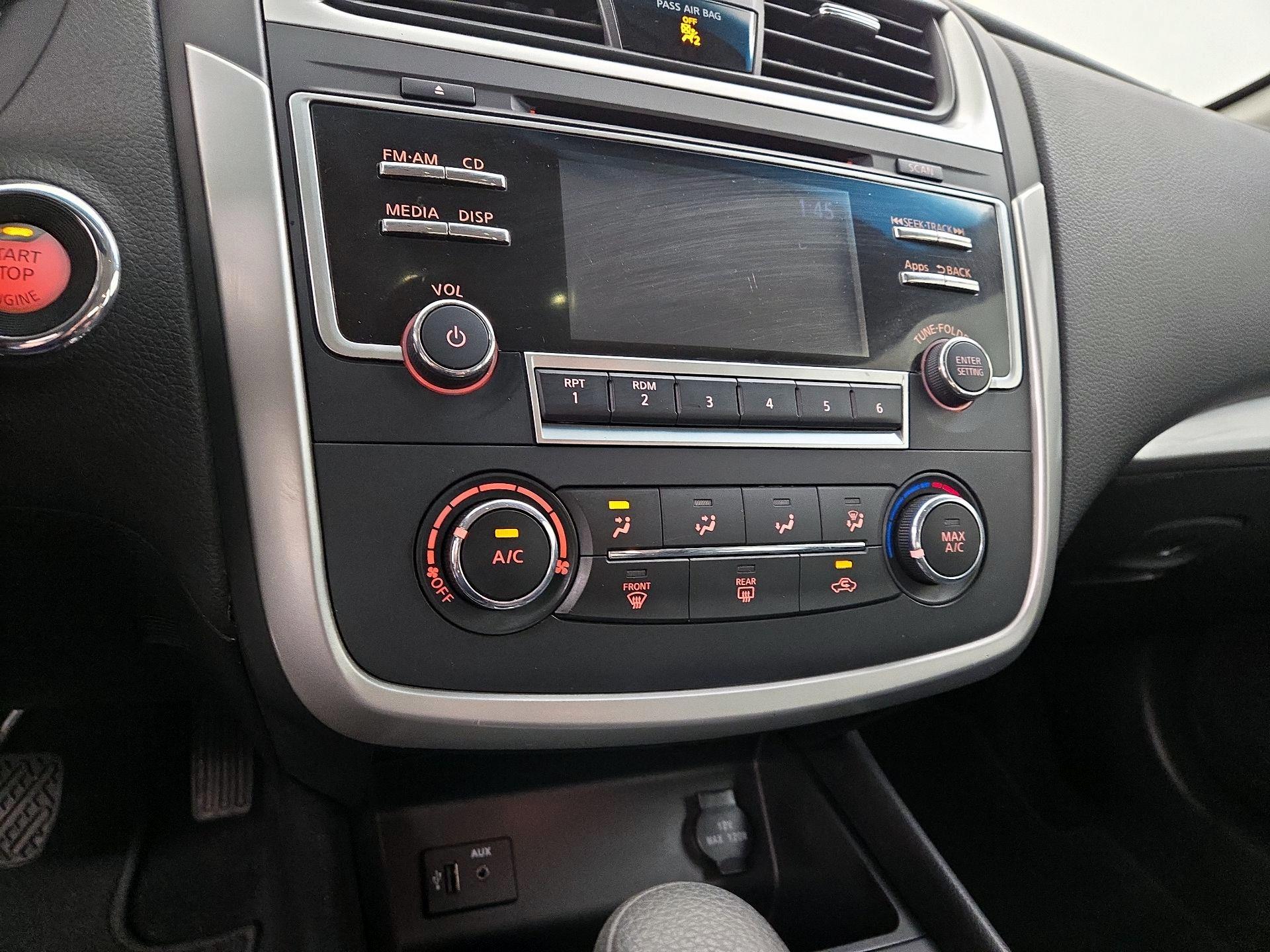 Thumbnail: 2016 Nissan Altima - 16