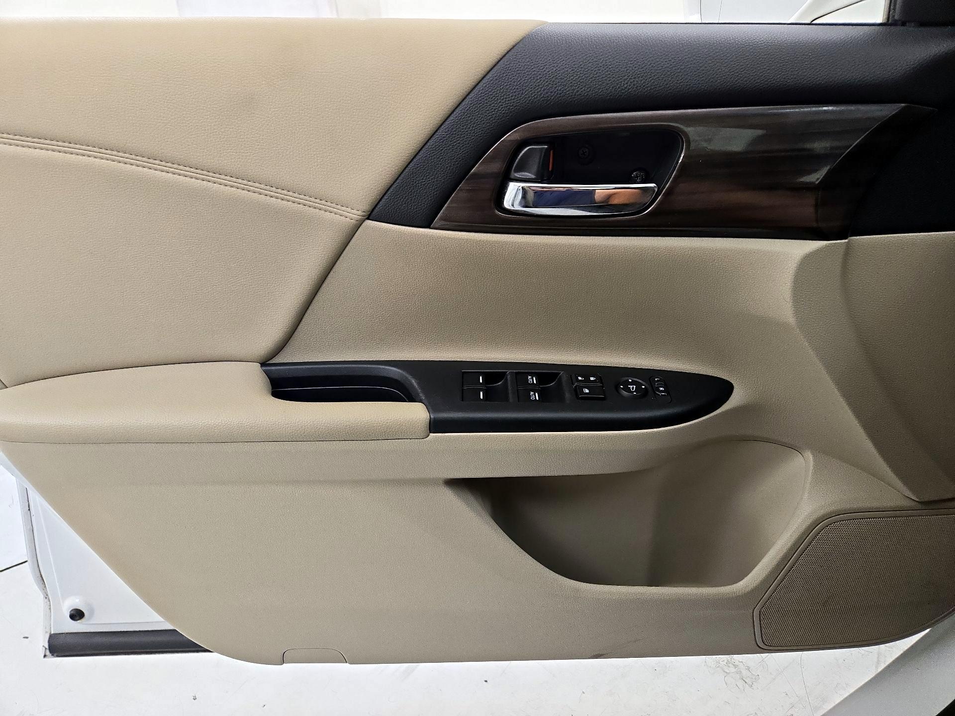 Thumbnail: 2016 Honda Accord - 10