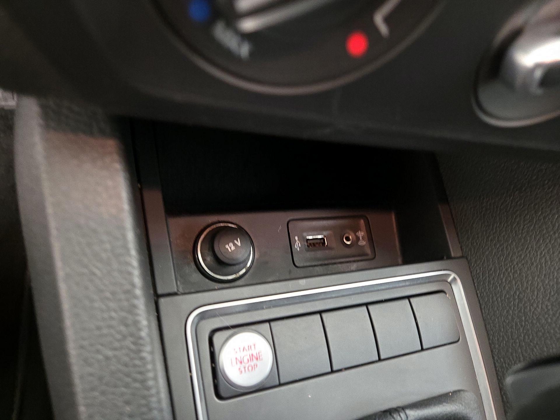 Thumbnail: 2016 Volkswagen Jetta - 18