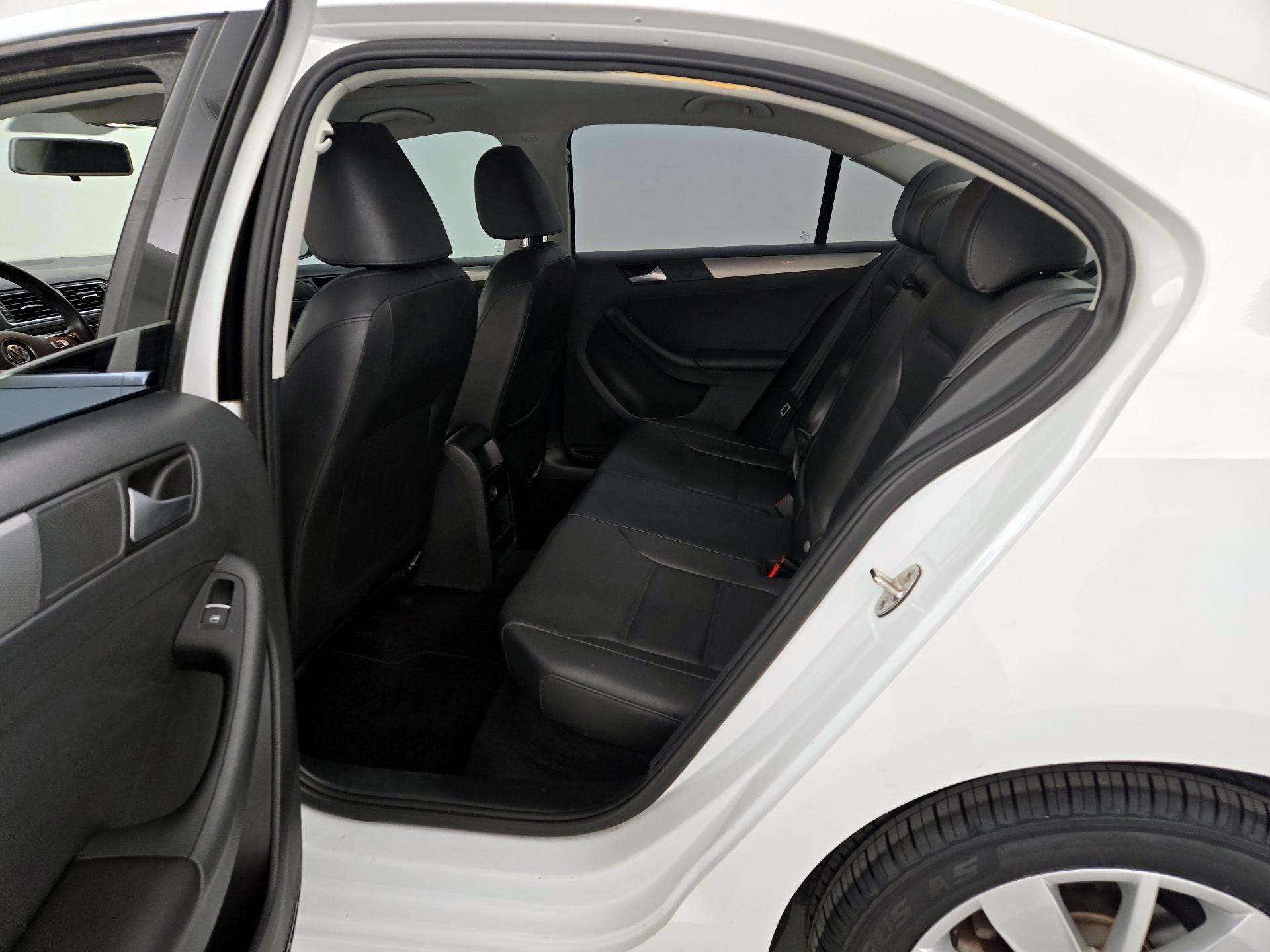 Thumbnail: 2016 Volkswagen Jetta - 20