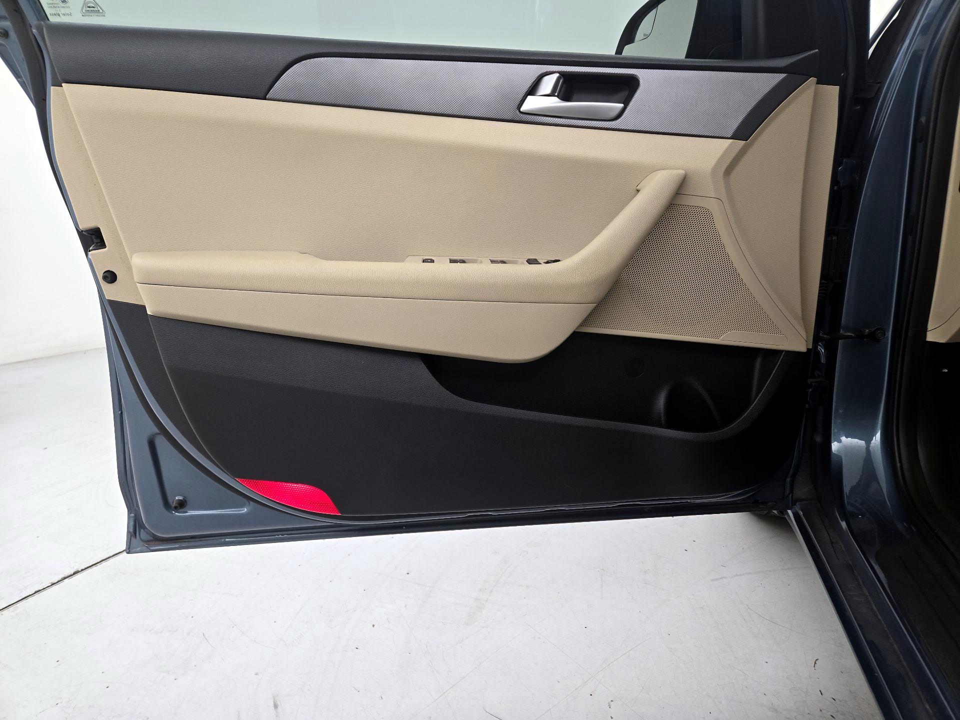 Thumbnail: 2016 Hyundai Sonata - 12