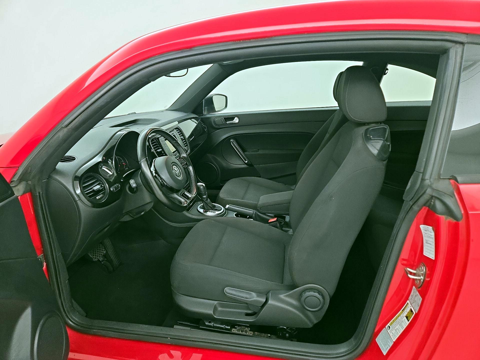 Thumbnail: 2018 Volkswagen Beetle - 11