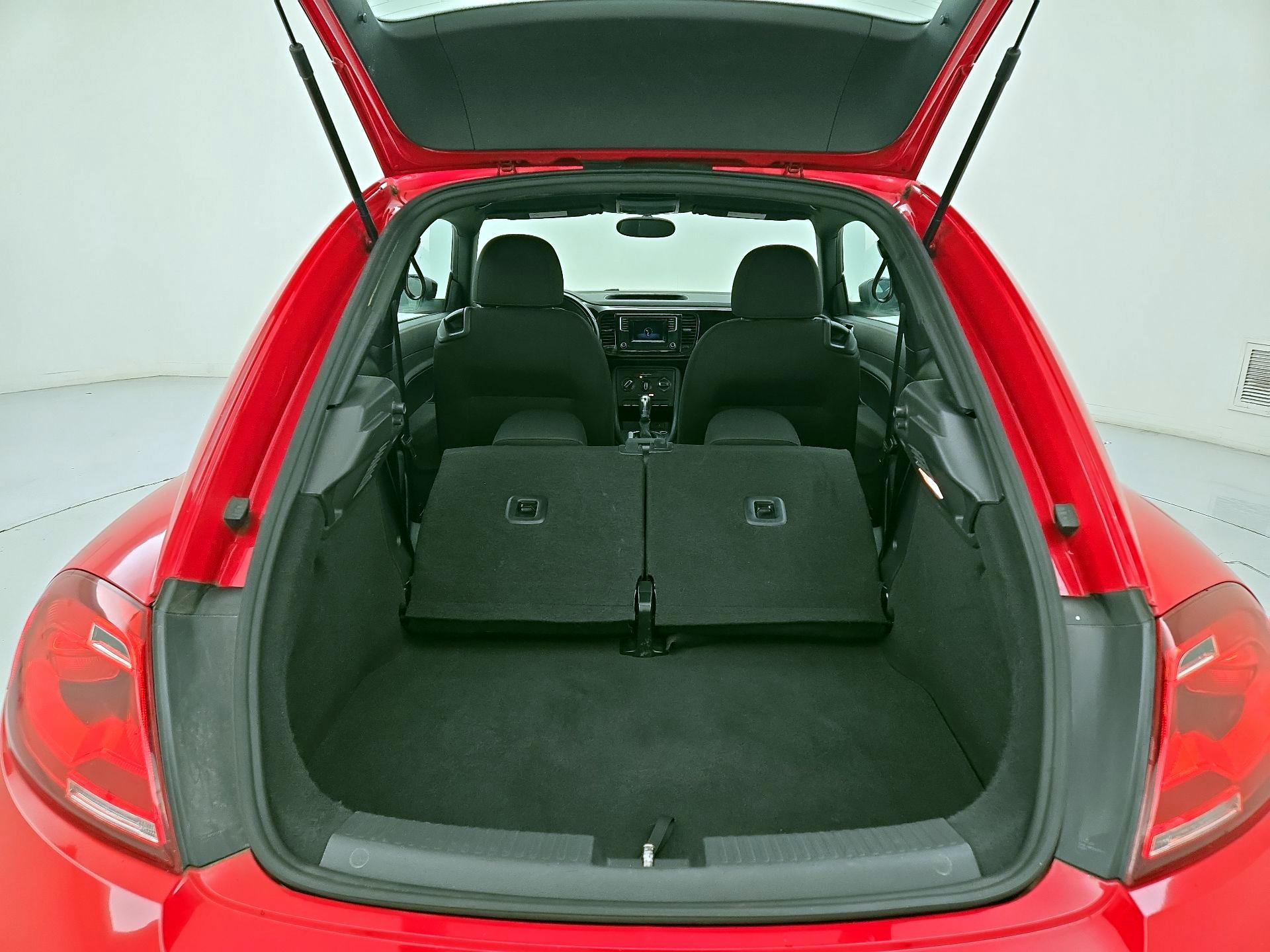 Thumbnail: 2018 Volkswagen Beetle - 20