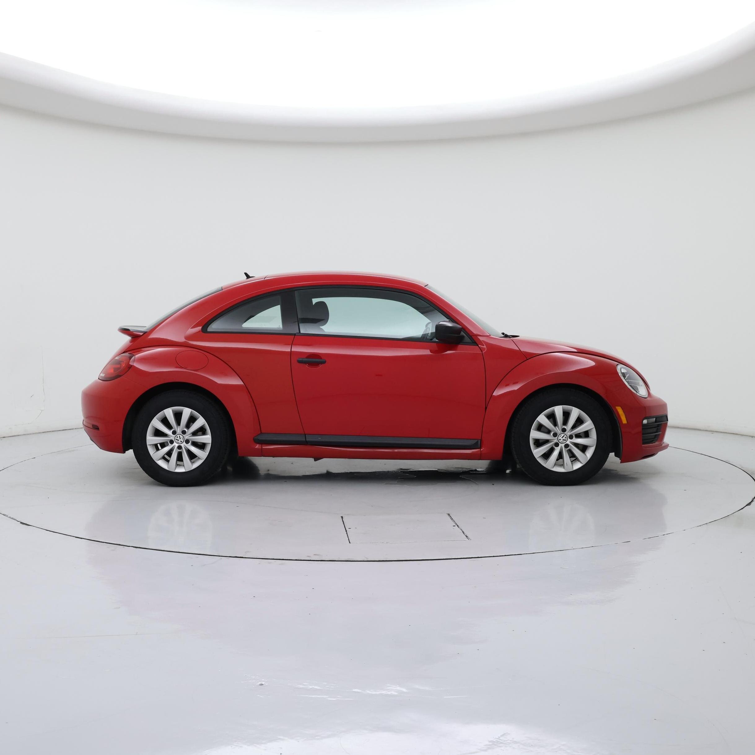 Thumbnail: 2018 Volkswagen Beetle - 7
