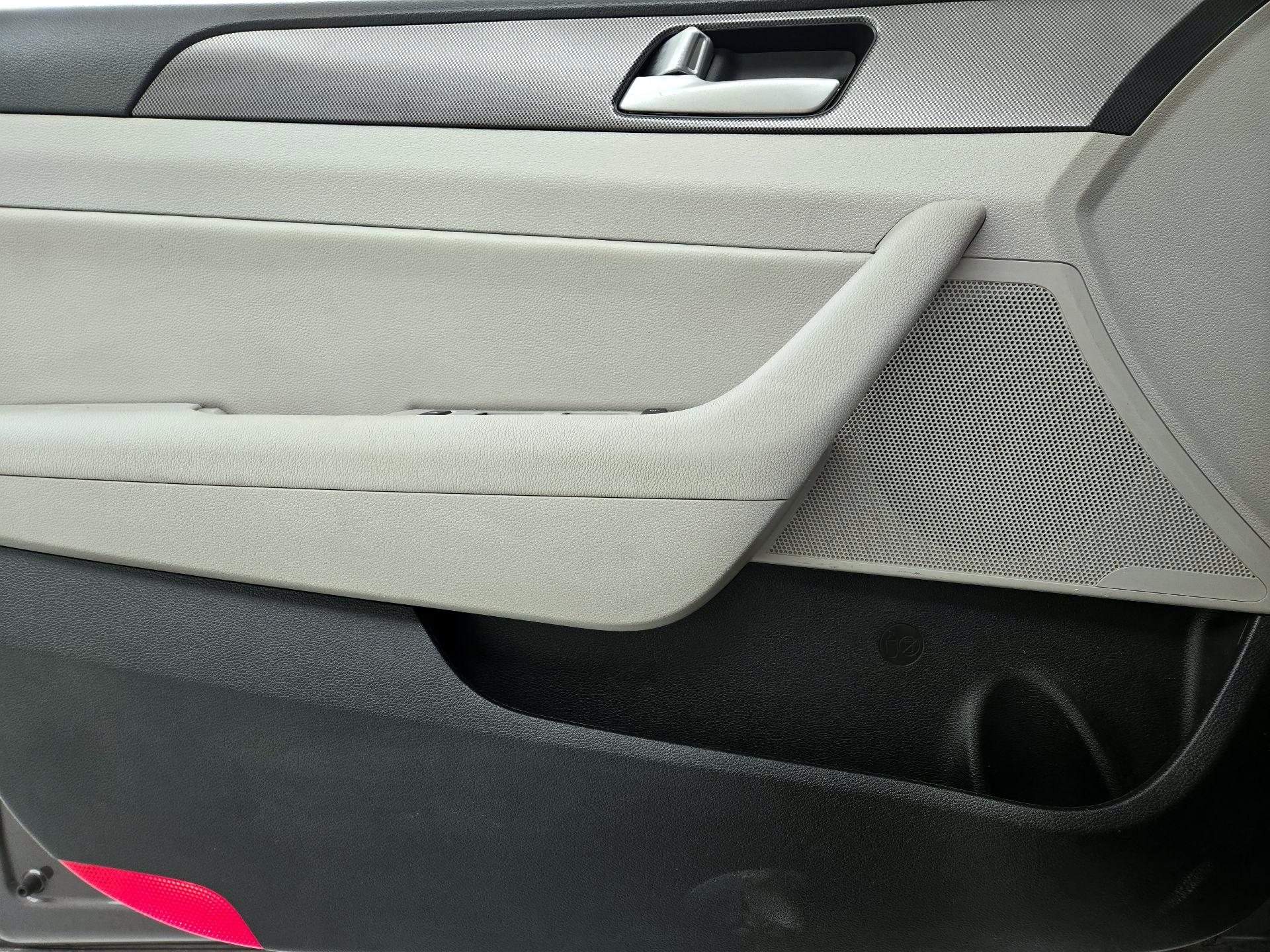 Thumbnail: 2016 Hyundai Sonata - 10
