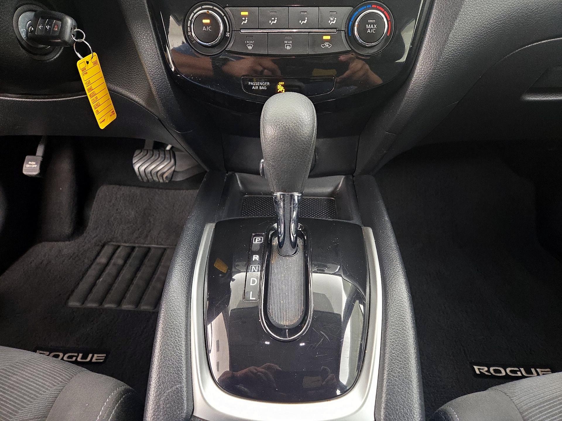 Thumbnail: 2016 Nissan Rogue - 17