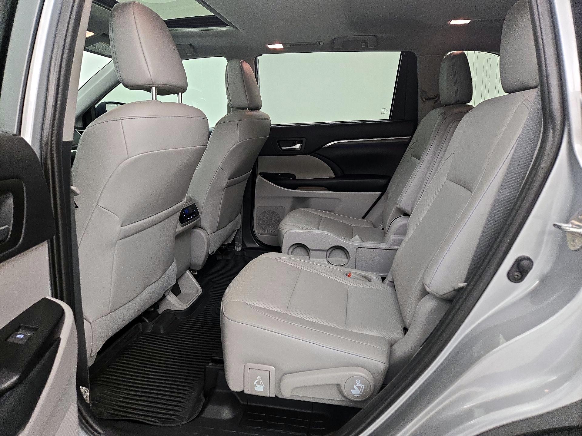 Thumbnail: 2019 Toyota Highlander - 20