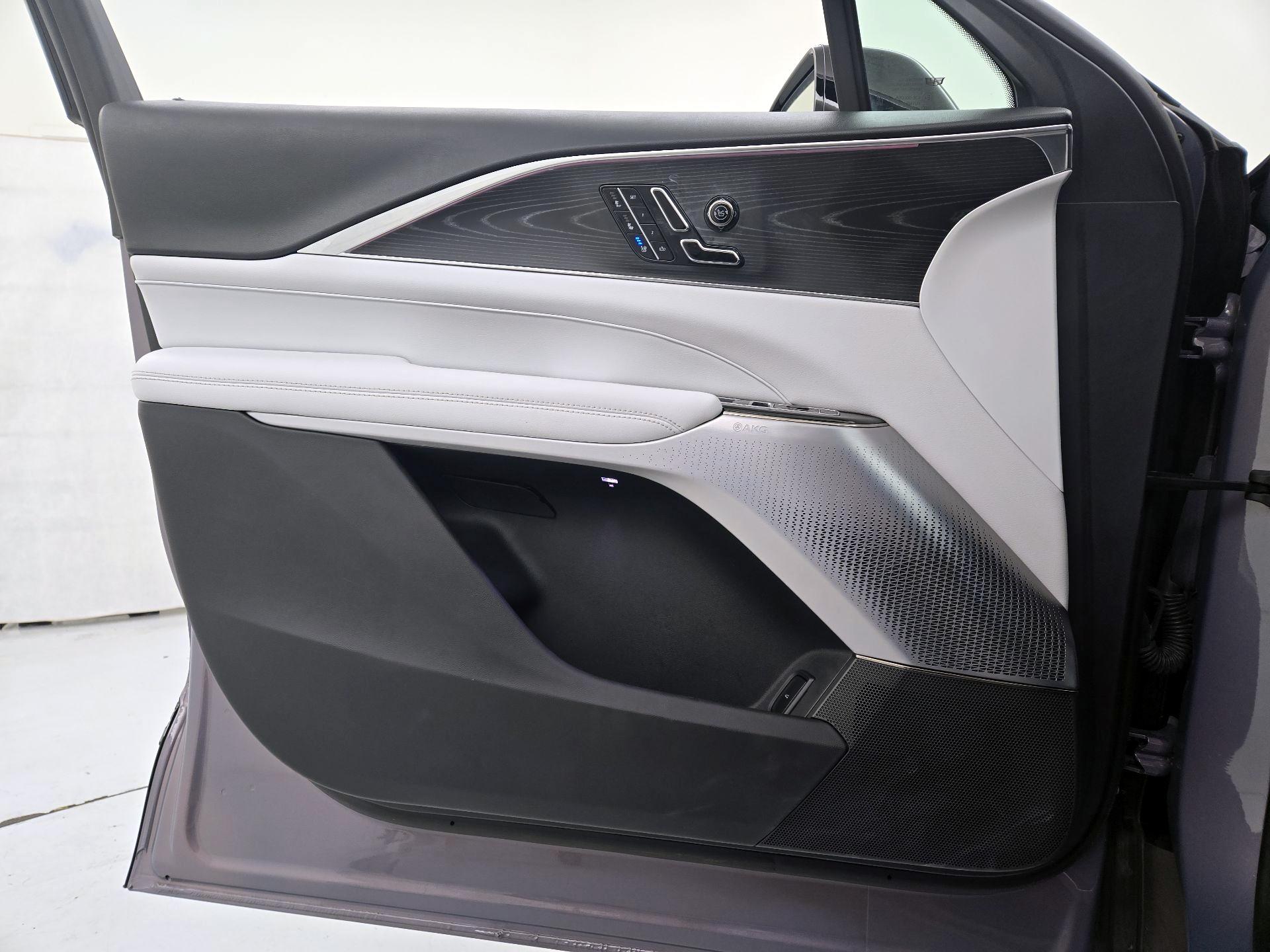 Thumbnail: 2024 Cadillac Lyriq - 12