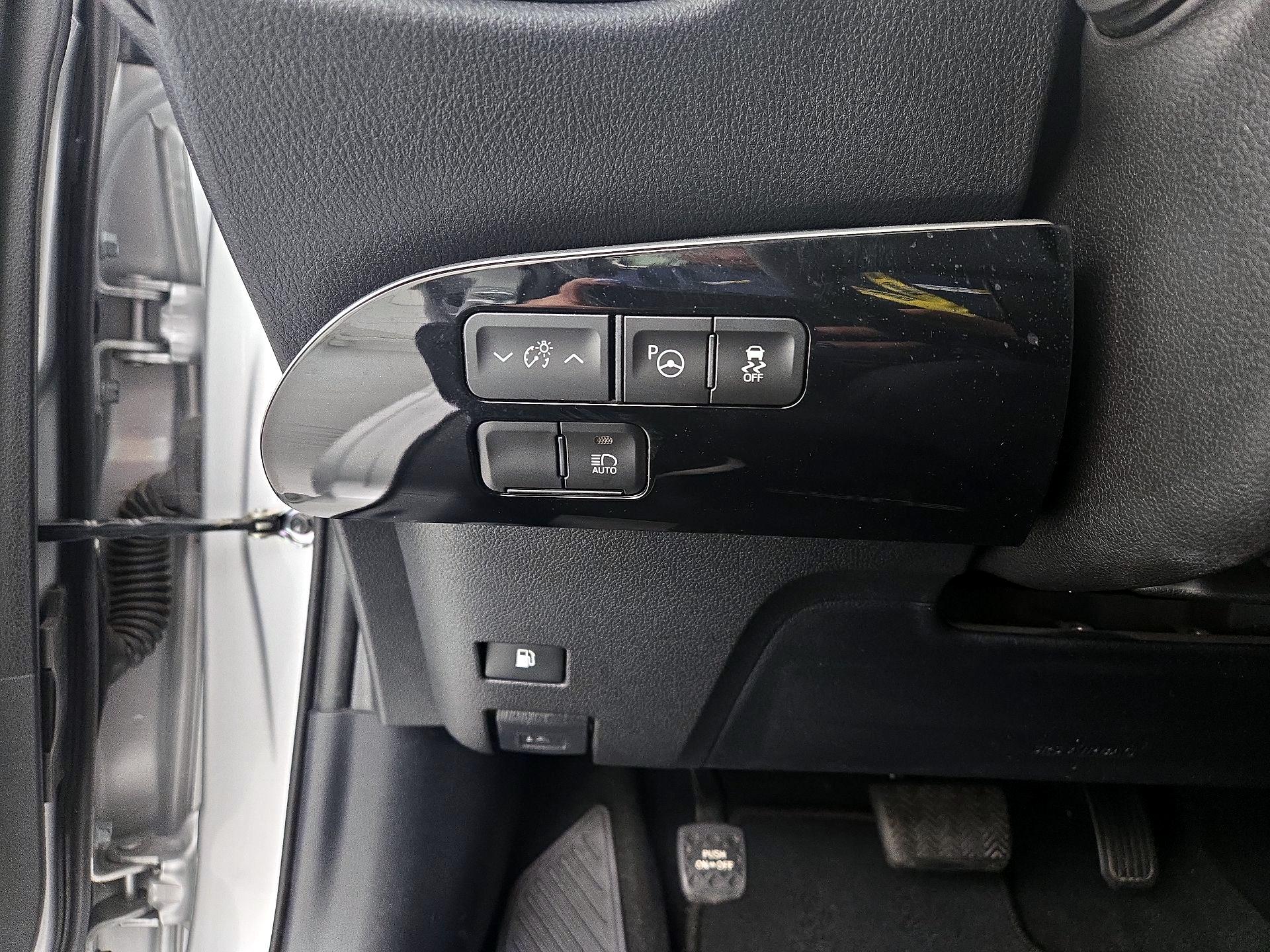 Thumbnail: 2020 Toyota Prius - 13