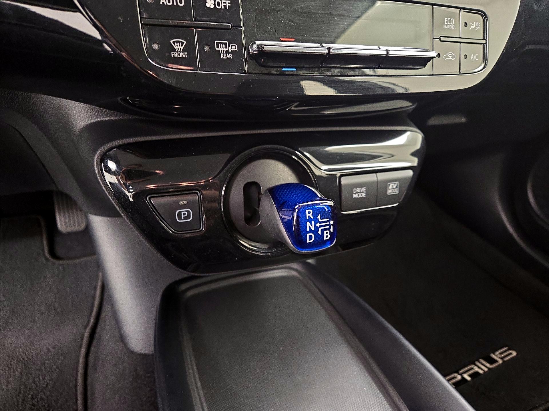 Thumbnail: 2020 Toyota Prius - 17