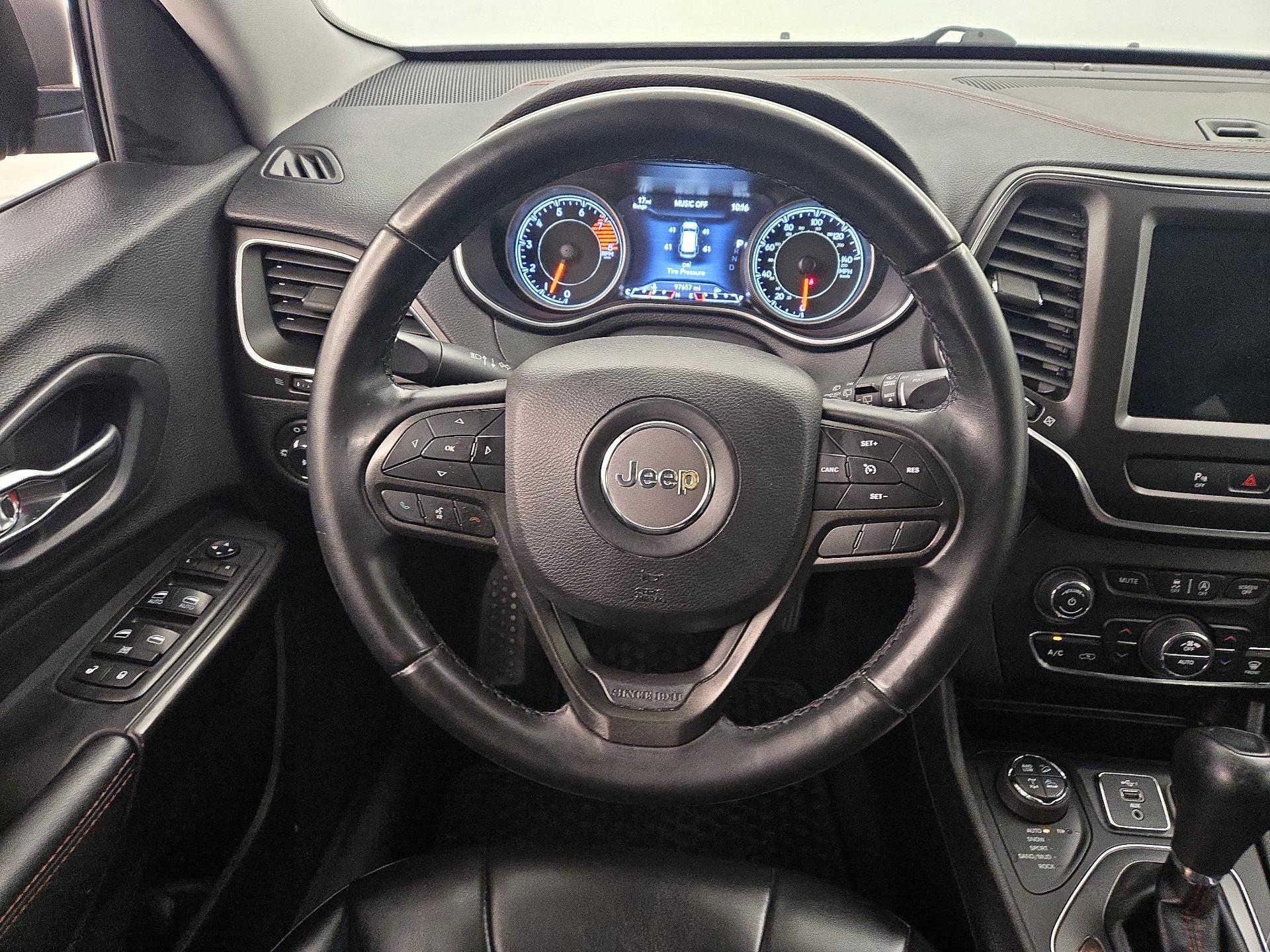 Thumbnail: 2019 Jeep Cherokee - 10