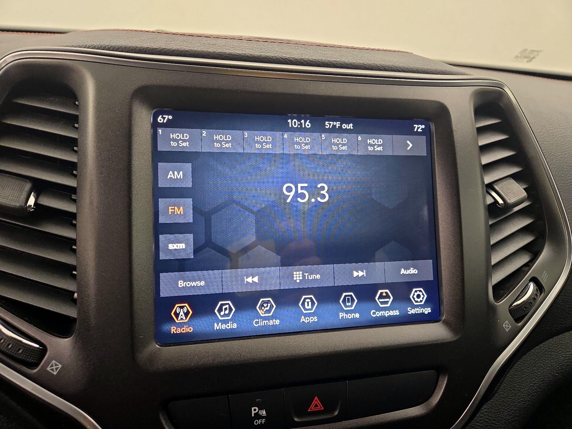 Thumbnail: 2019 Jeep Cherokee - 15