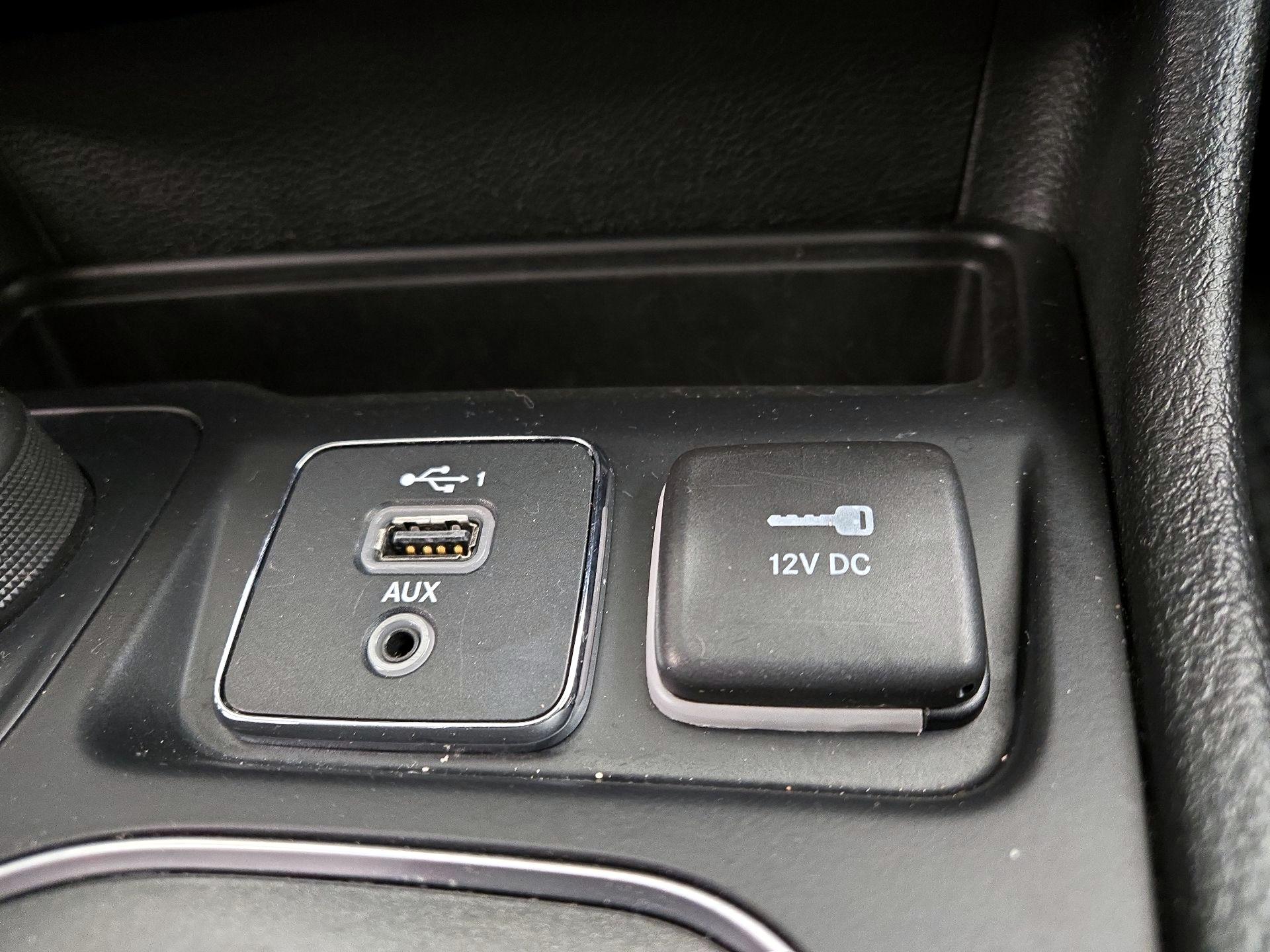 Thumbnail: 2019 Jeep Cherokee - 18