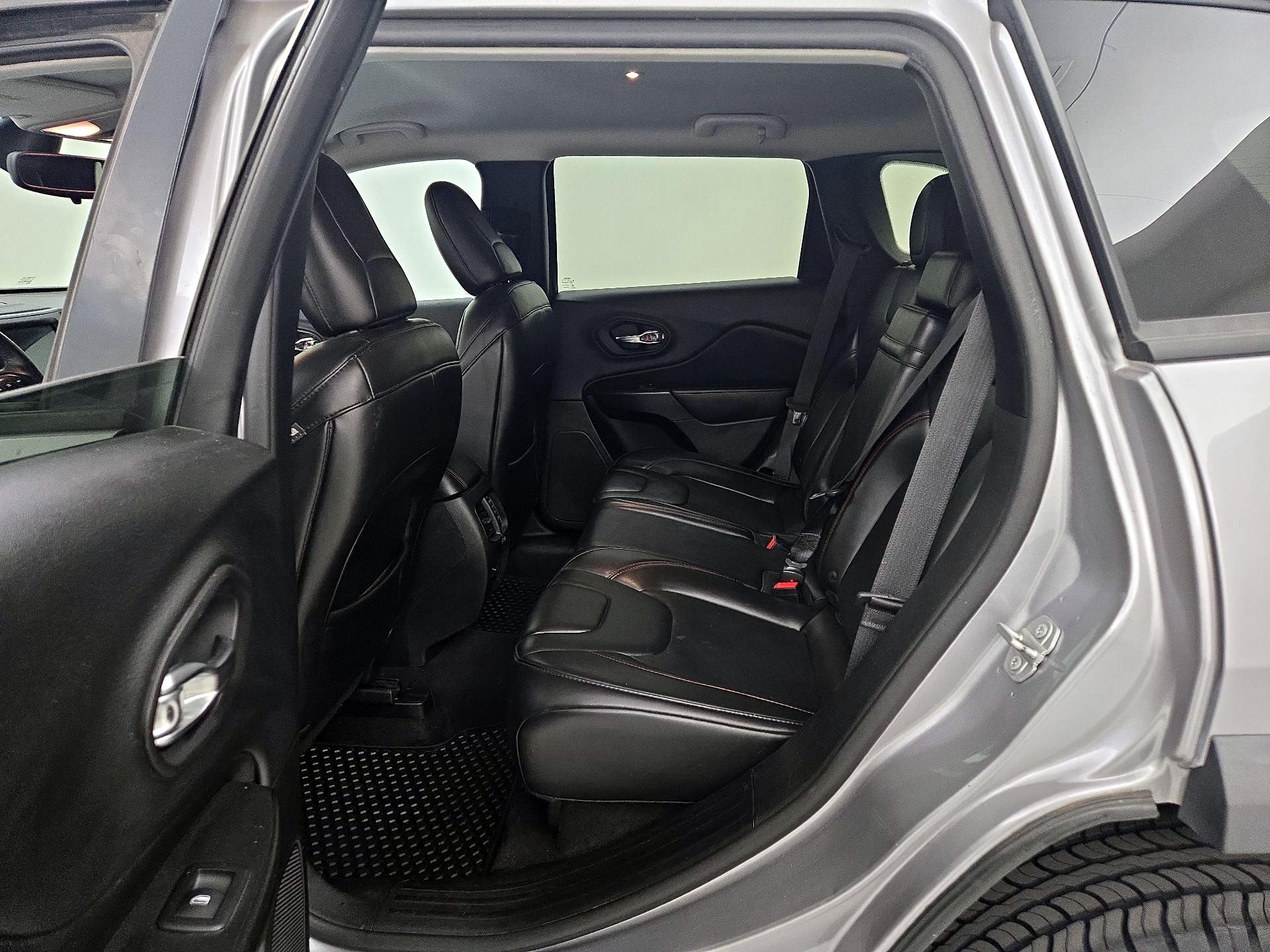 Thumbnail: 2019 Jeep Cherokee - 19