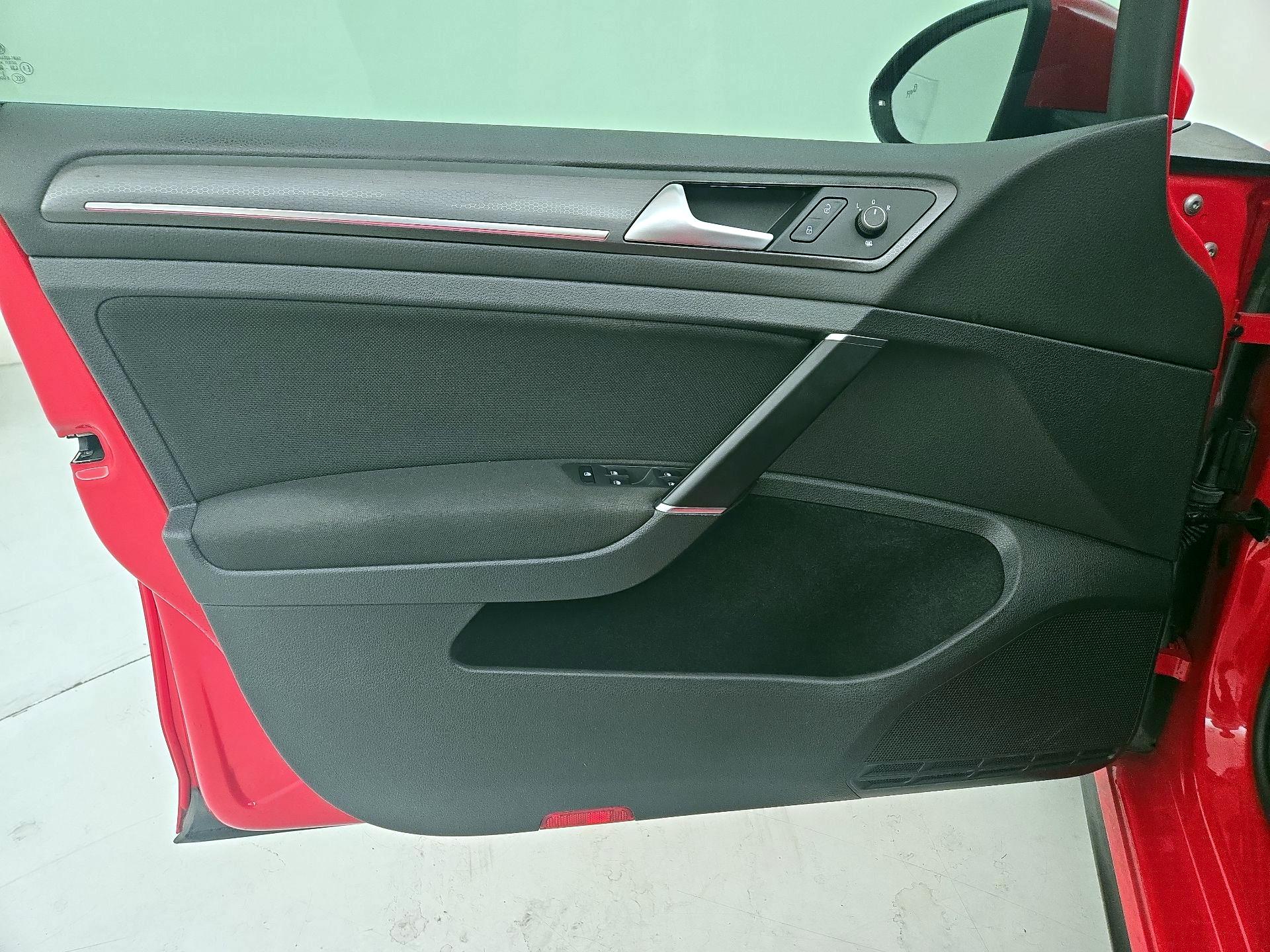 Thumbnail: 2020 Volkswagen Golf - 12