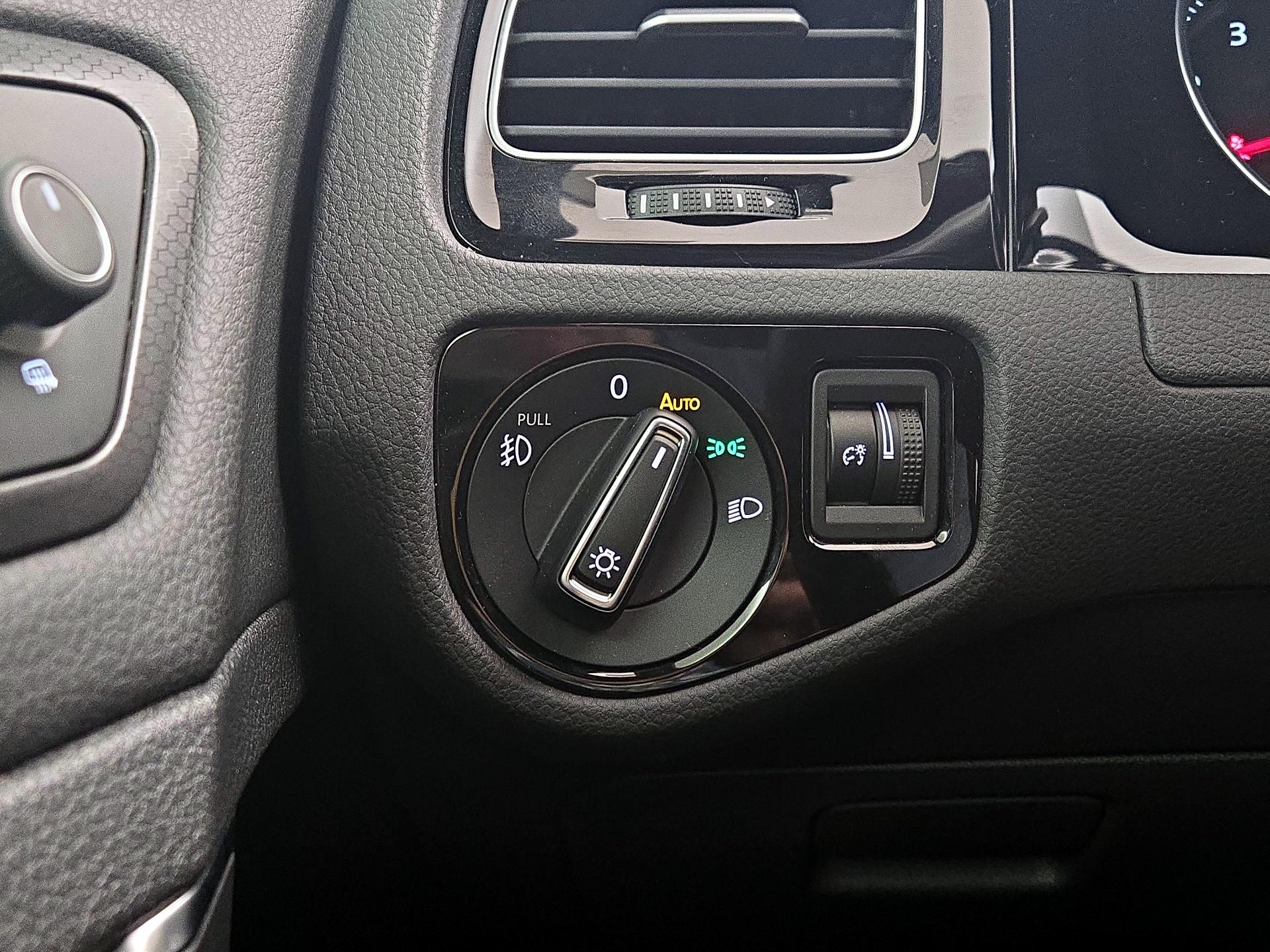 Thumbnail: 2020 Volkswagen Golf - 13