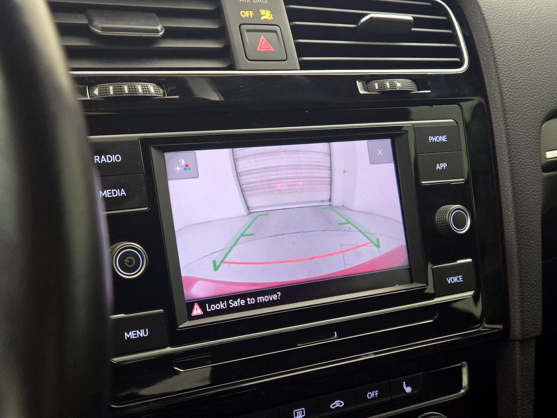 Thumbnail: 2020 Volkswagen Golf - 14