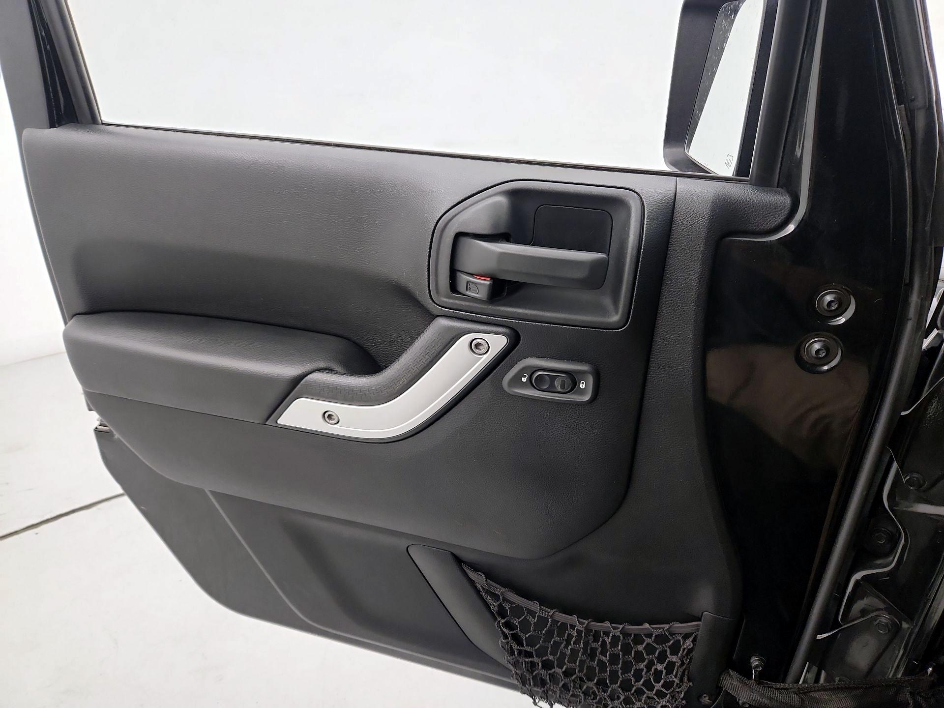 Thumbnail: 2014 Jeep Wrangler - 12