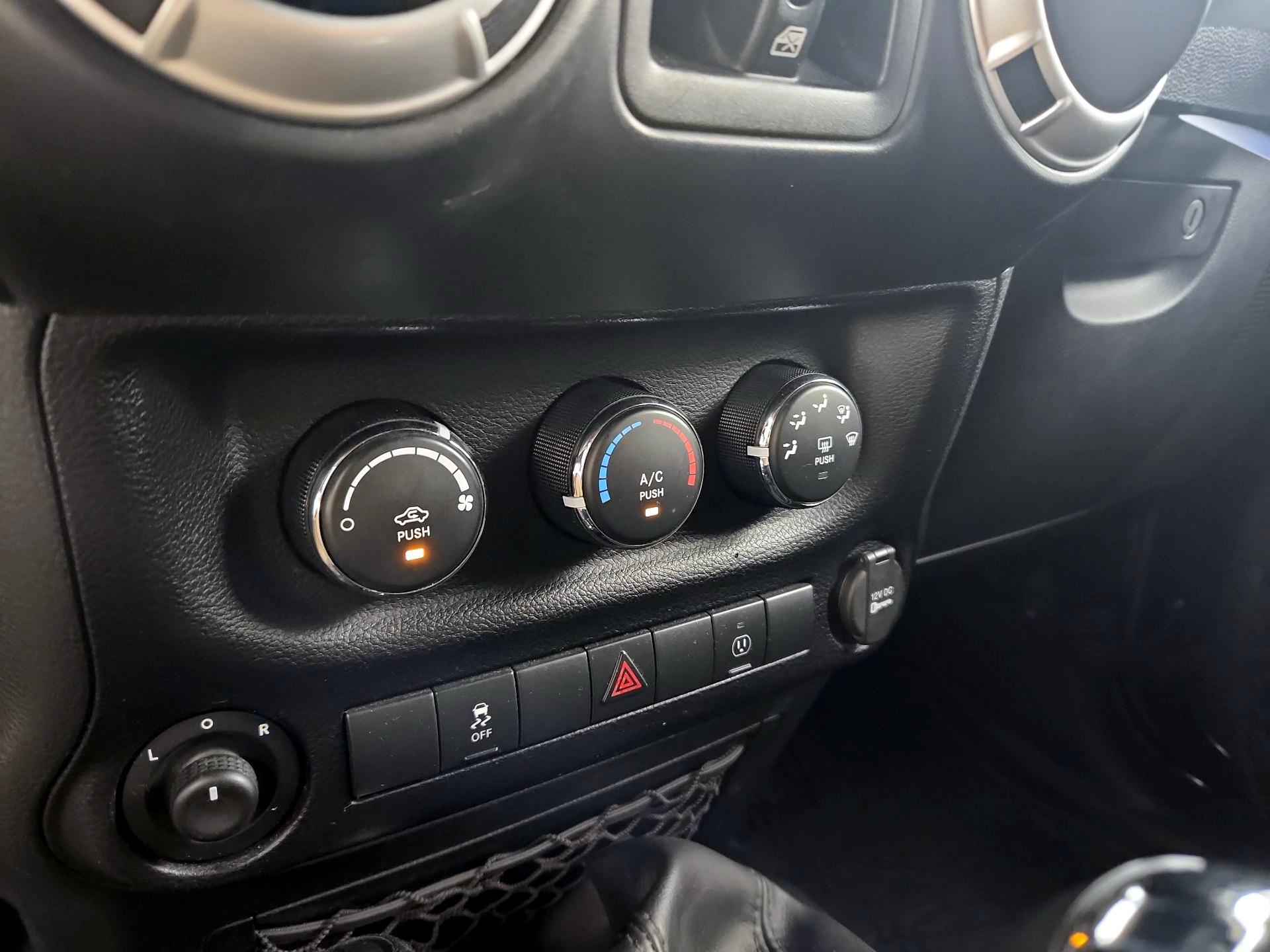 Thumbnail: 2014 Jeep Wrangler - 14