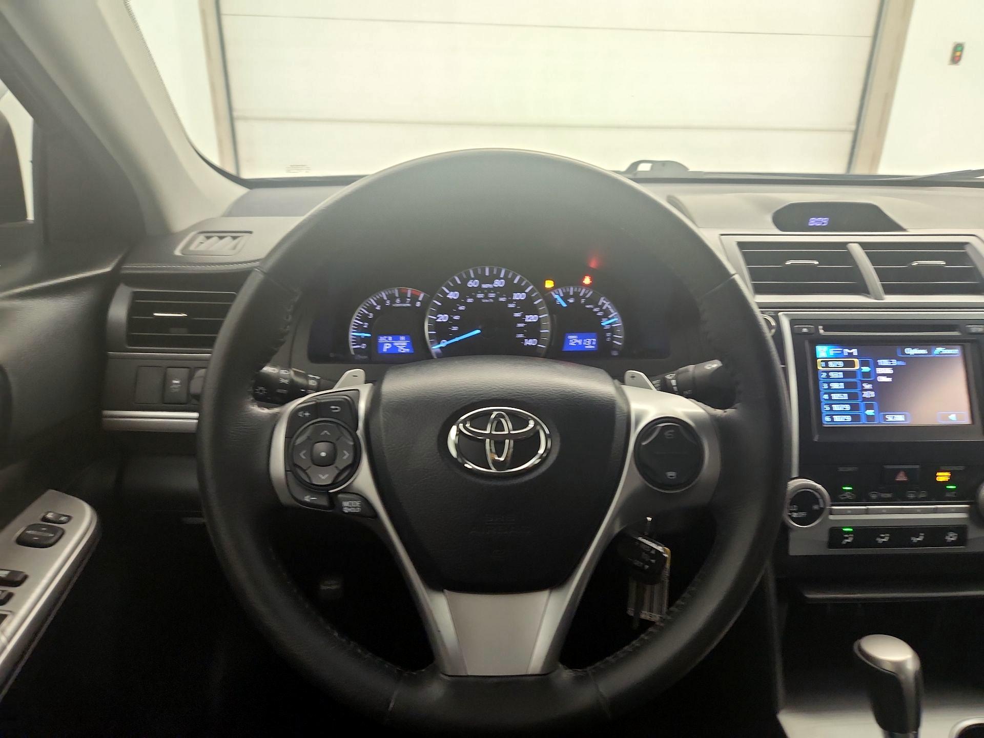 Thumbnail: 2013 Toyota Camry - 10