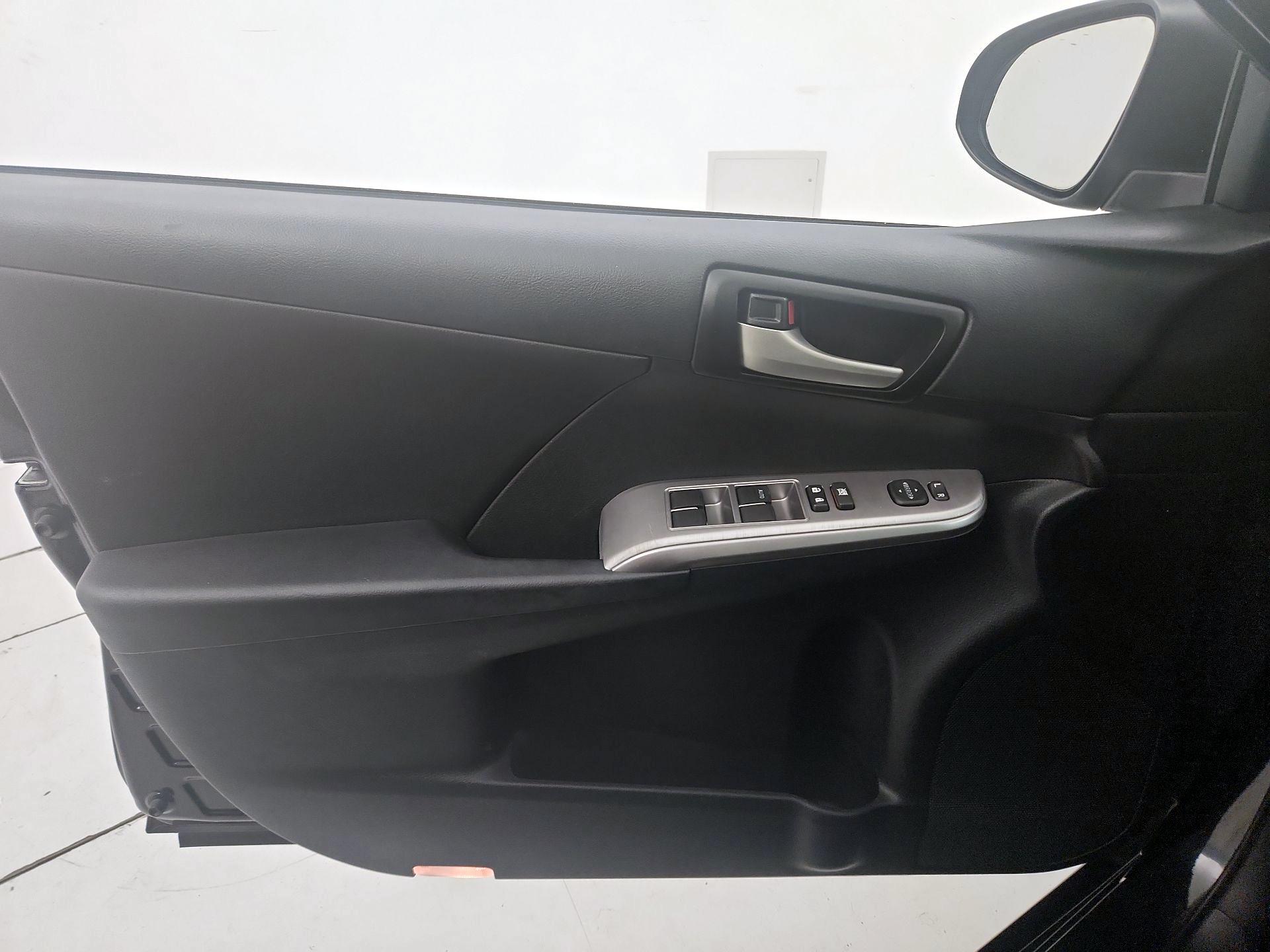 Thumbnail: 2013 Toyota Camry - 12