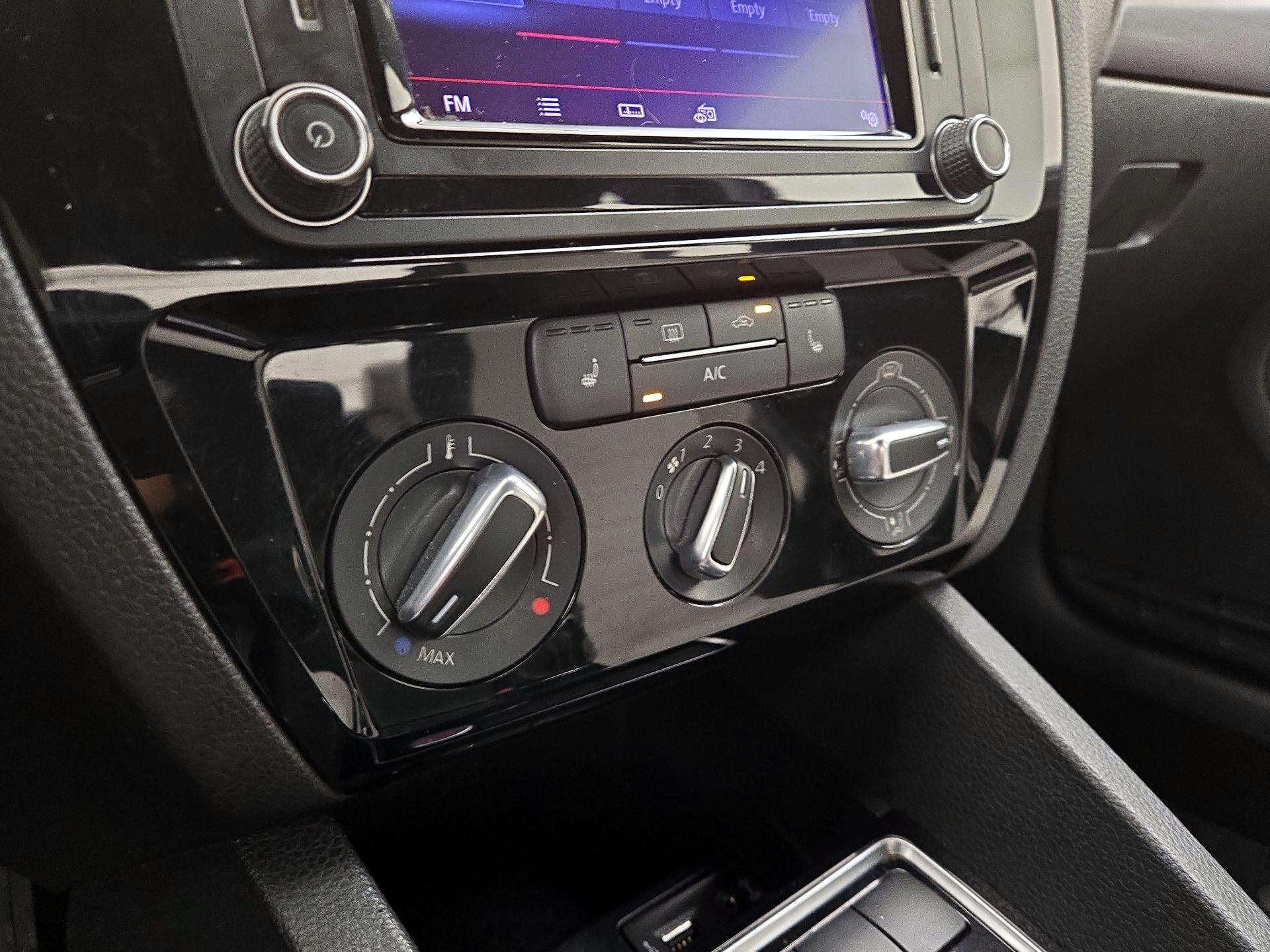 Thumbnail: 2016 Volkswagen Jetta - 16