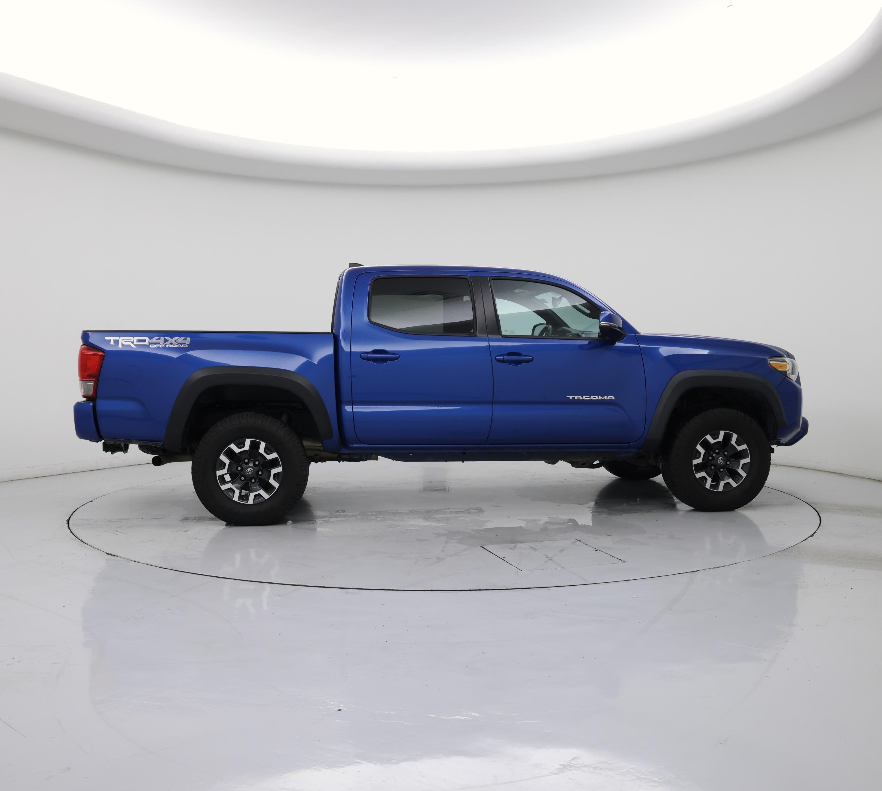 Thumbnail: 2016 Toyota Tacoma - 7