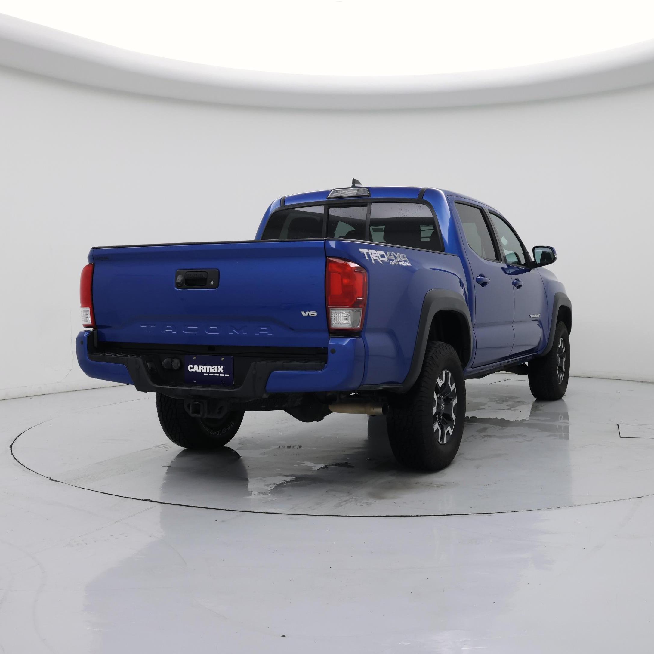 Thumbnail: 2016 Toyota Tacoma - 8