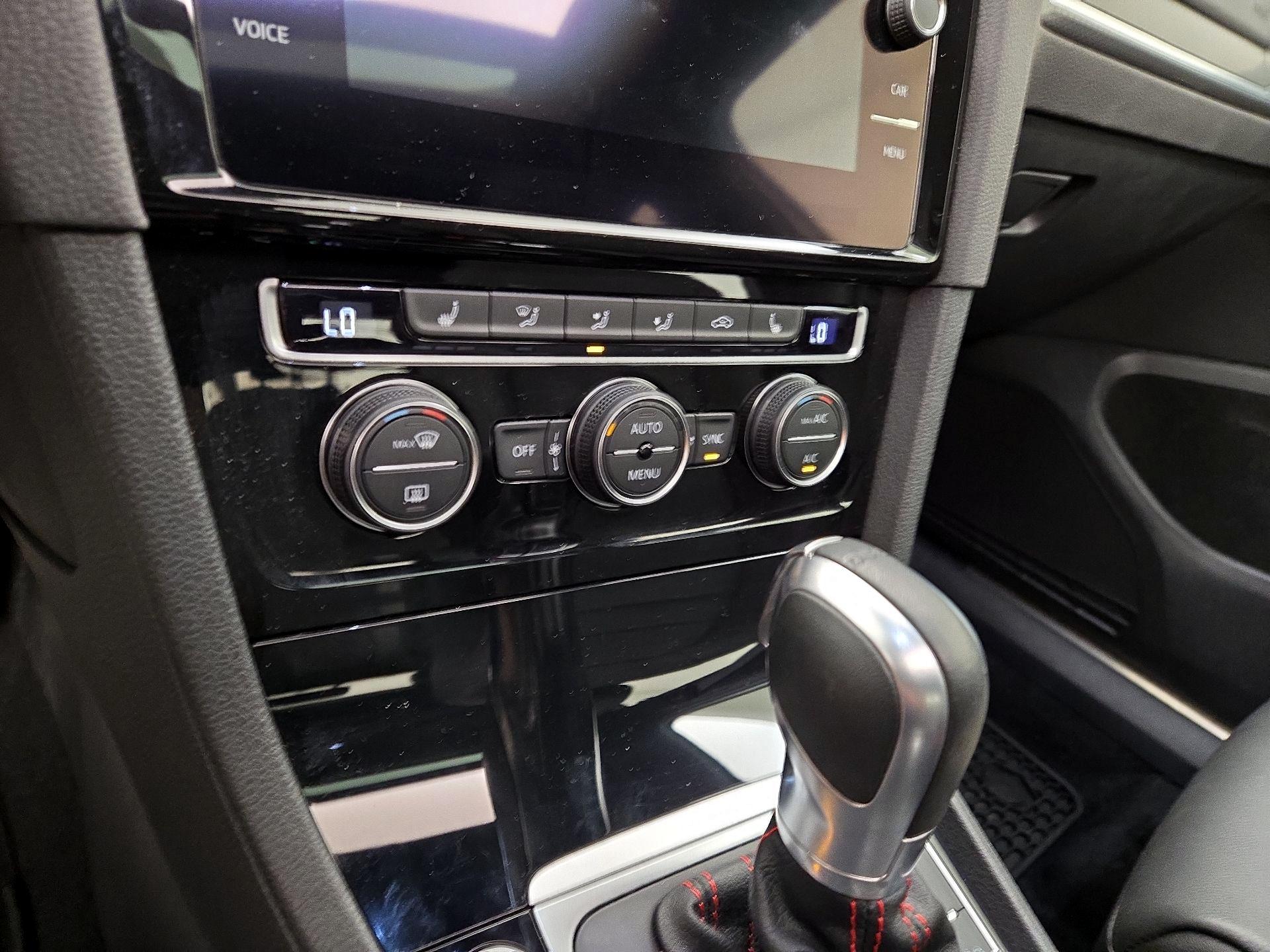 Thumbnail: 2019 Volkswagen Golf - 16