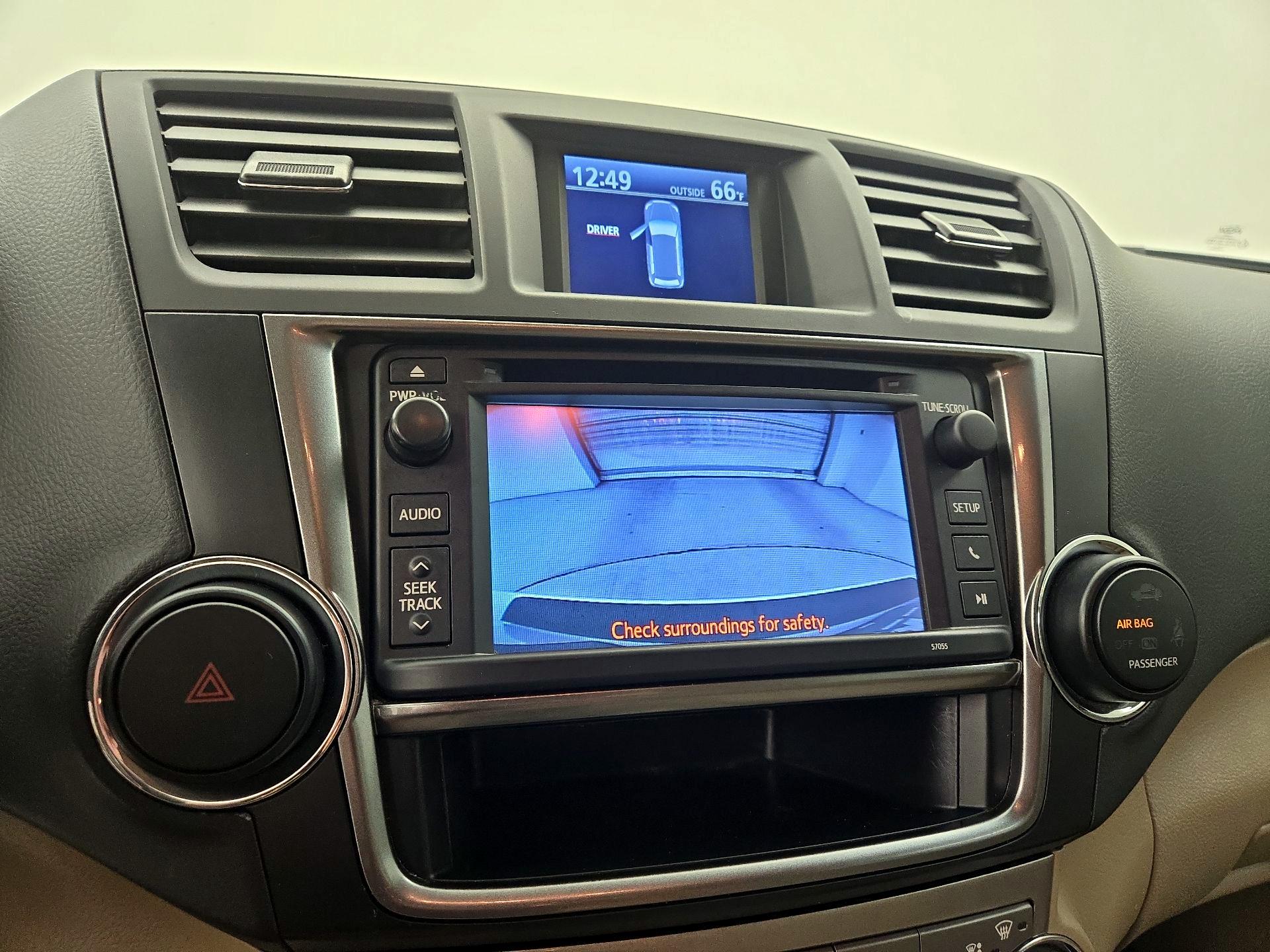 Thumbnail: 2013 Toyota Highlander - 14