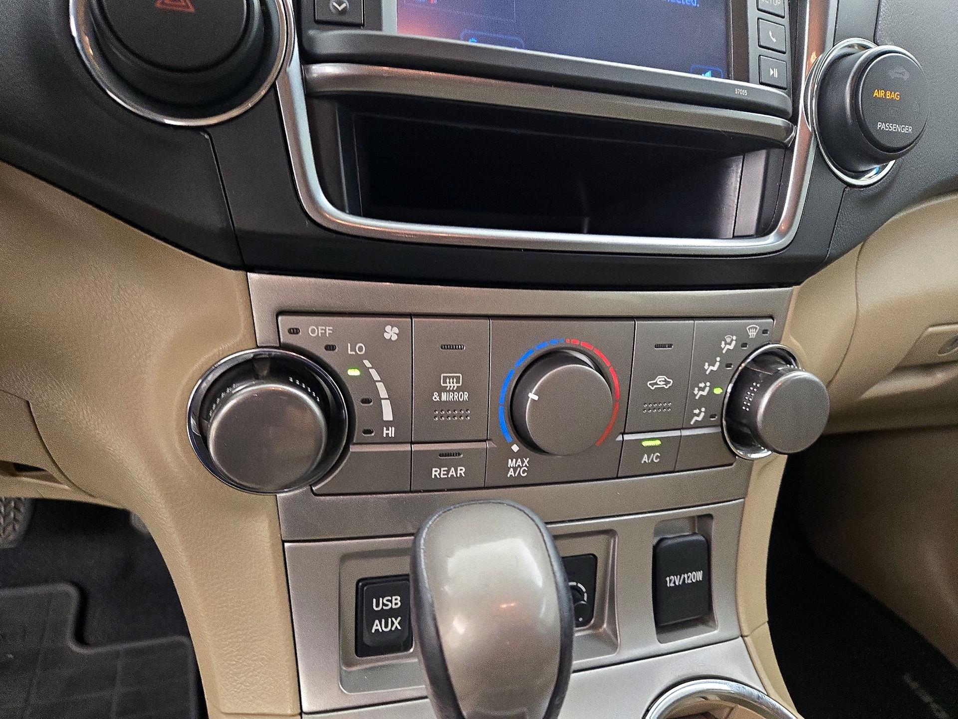 Thumbnail: 2013 Toyota Highlander - 16