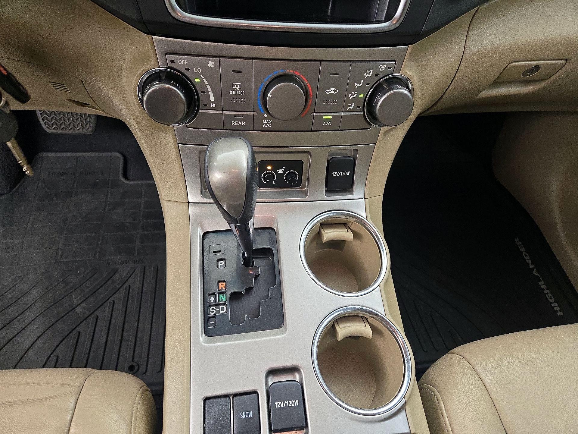Thumbnail: 2013 Toyota Highlander - 17