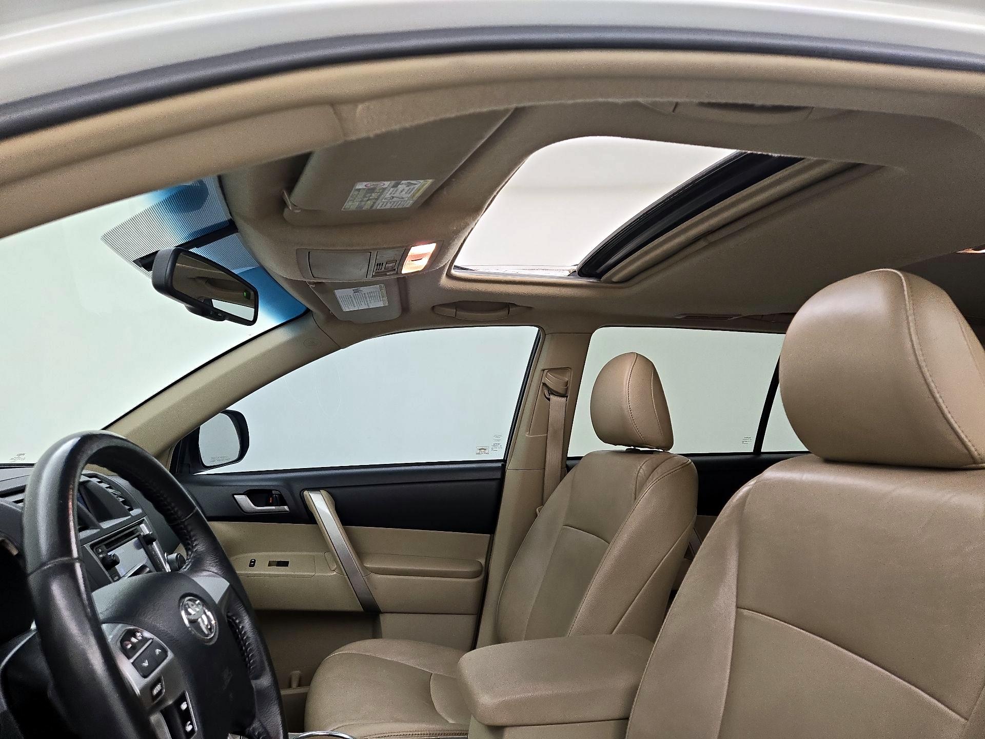 Thumbnail: 2013 Toyota Highlander - 19