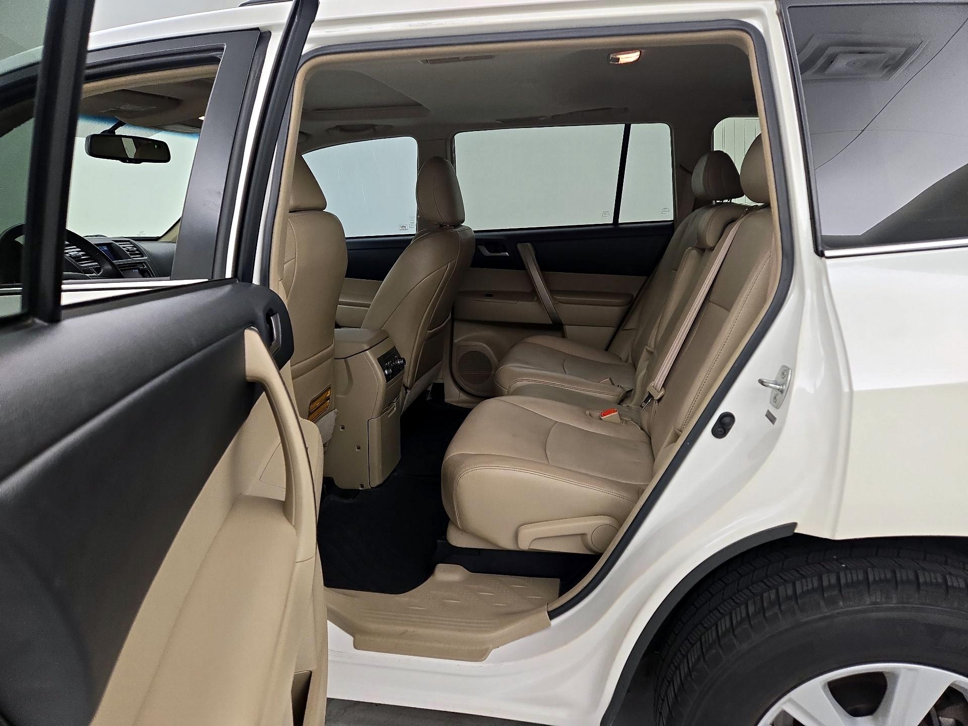 Thumbnail: 2013 Toyota Highlander - 20
