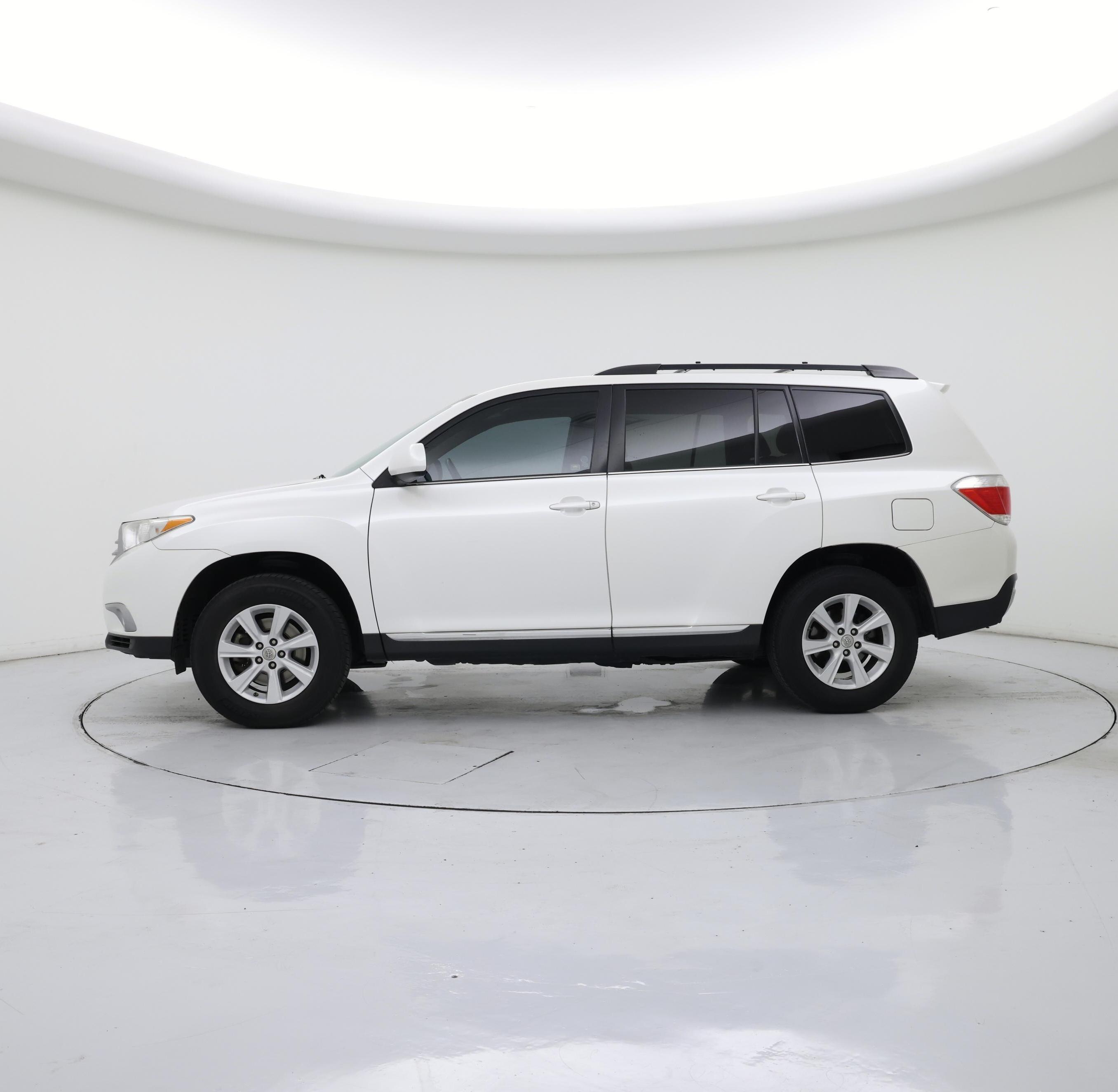 Thumbnail: 2013 Toyota Highlander - 3