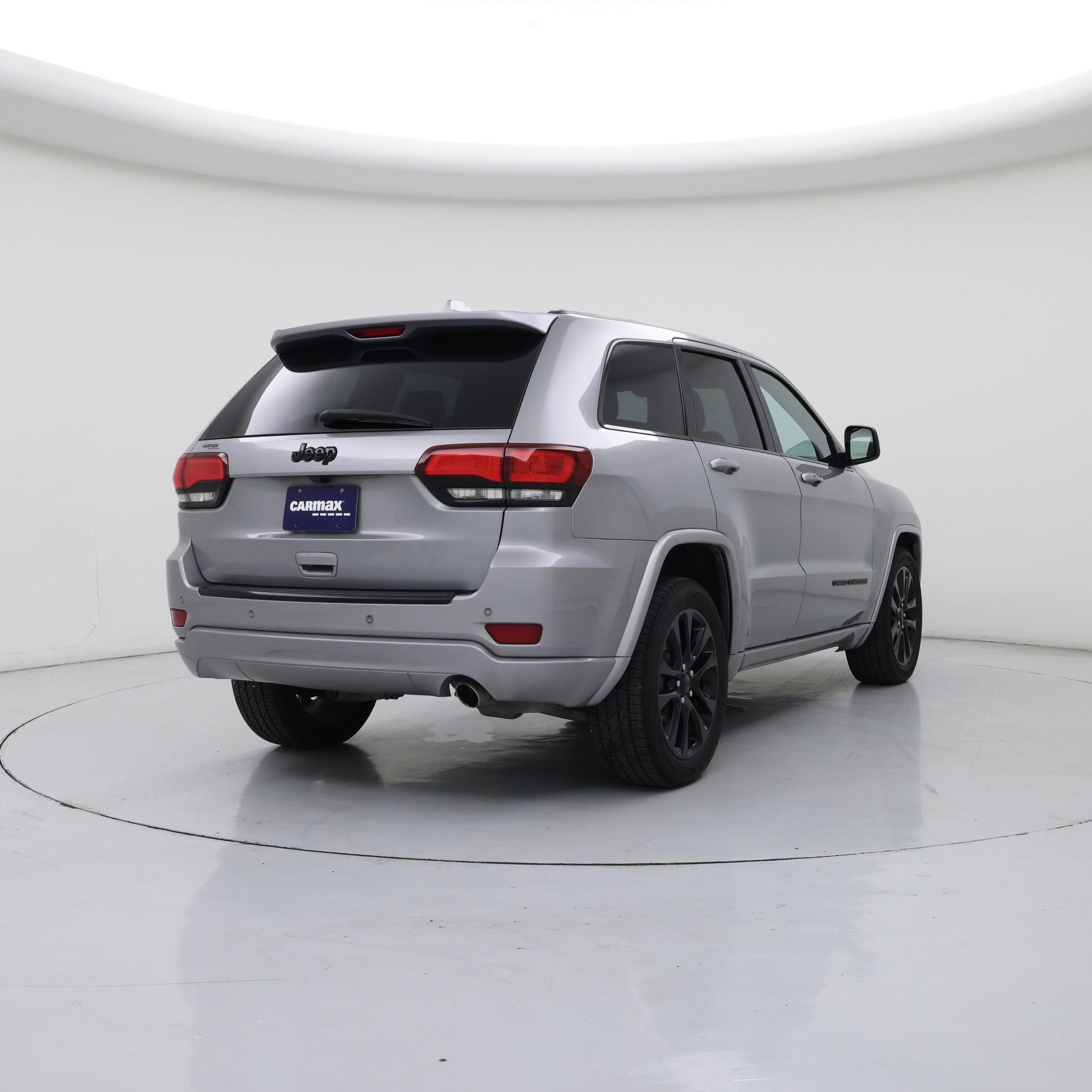 Thumbnail: 2017 Jeep Grand Cherokee - 8