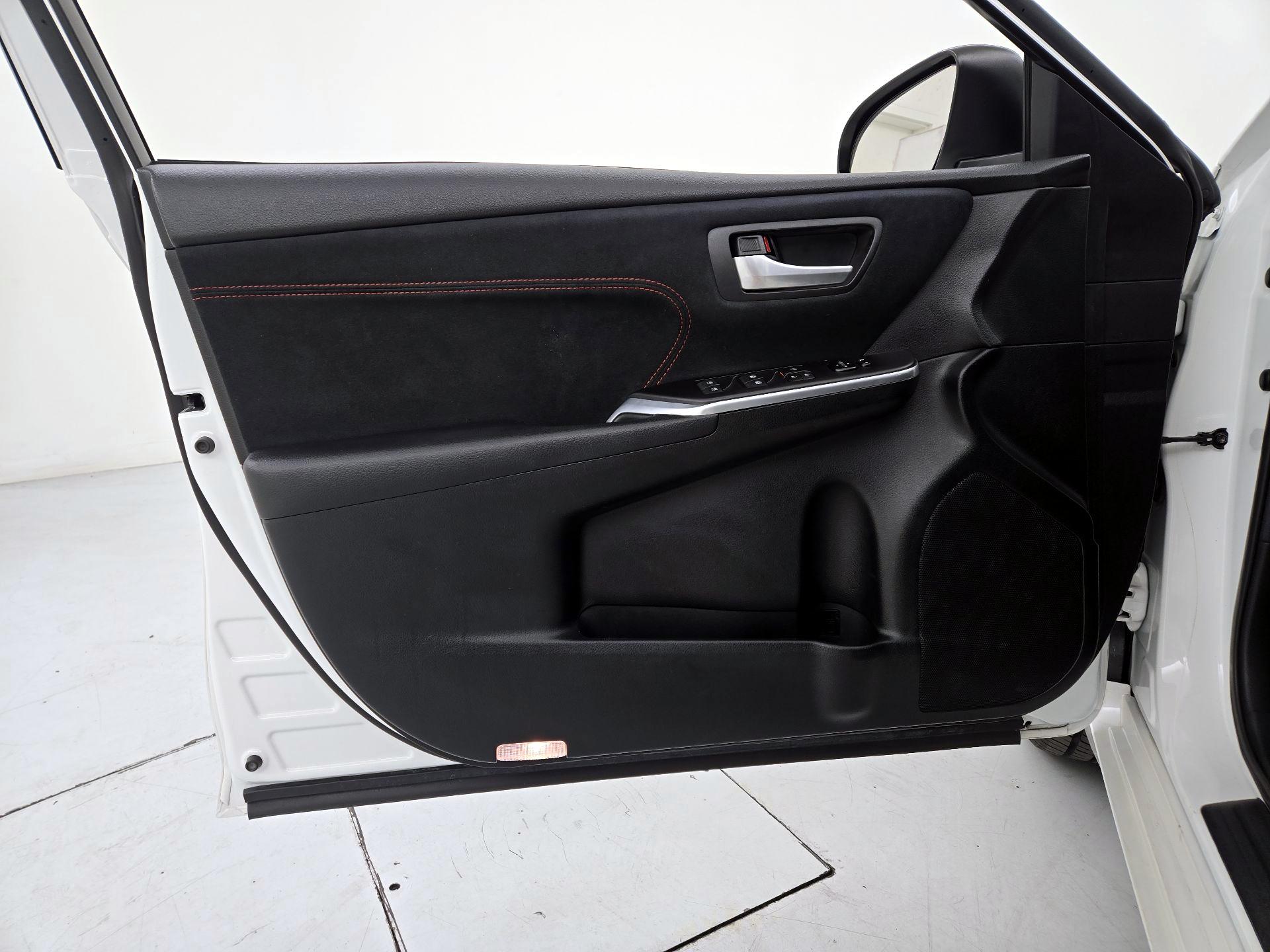 Thumbnail: 2017 Toyota Camry - 12