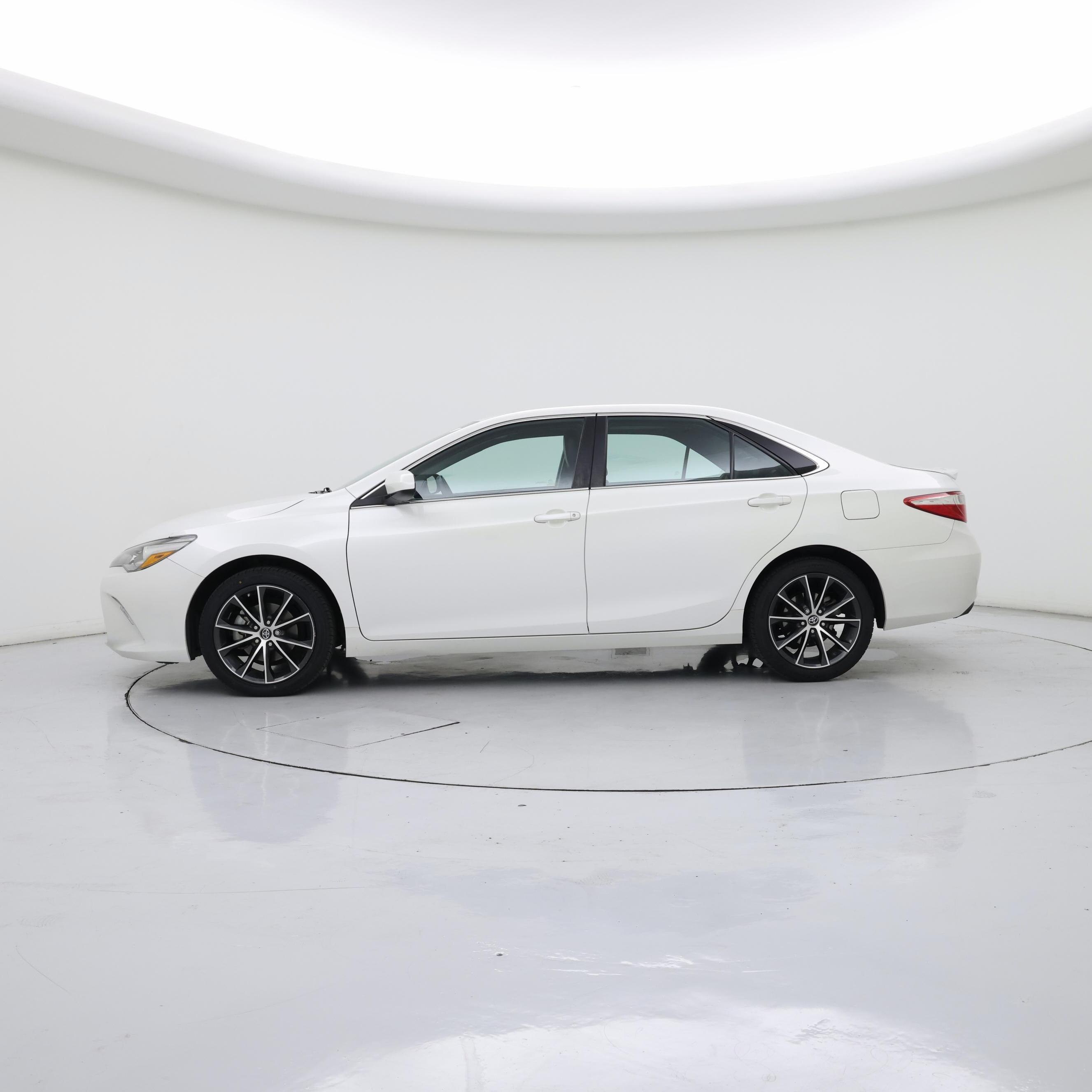 Thumbnail: 2017 Toyota Camry - 3